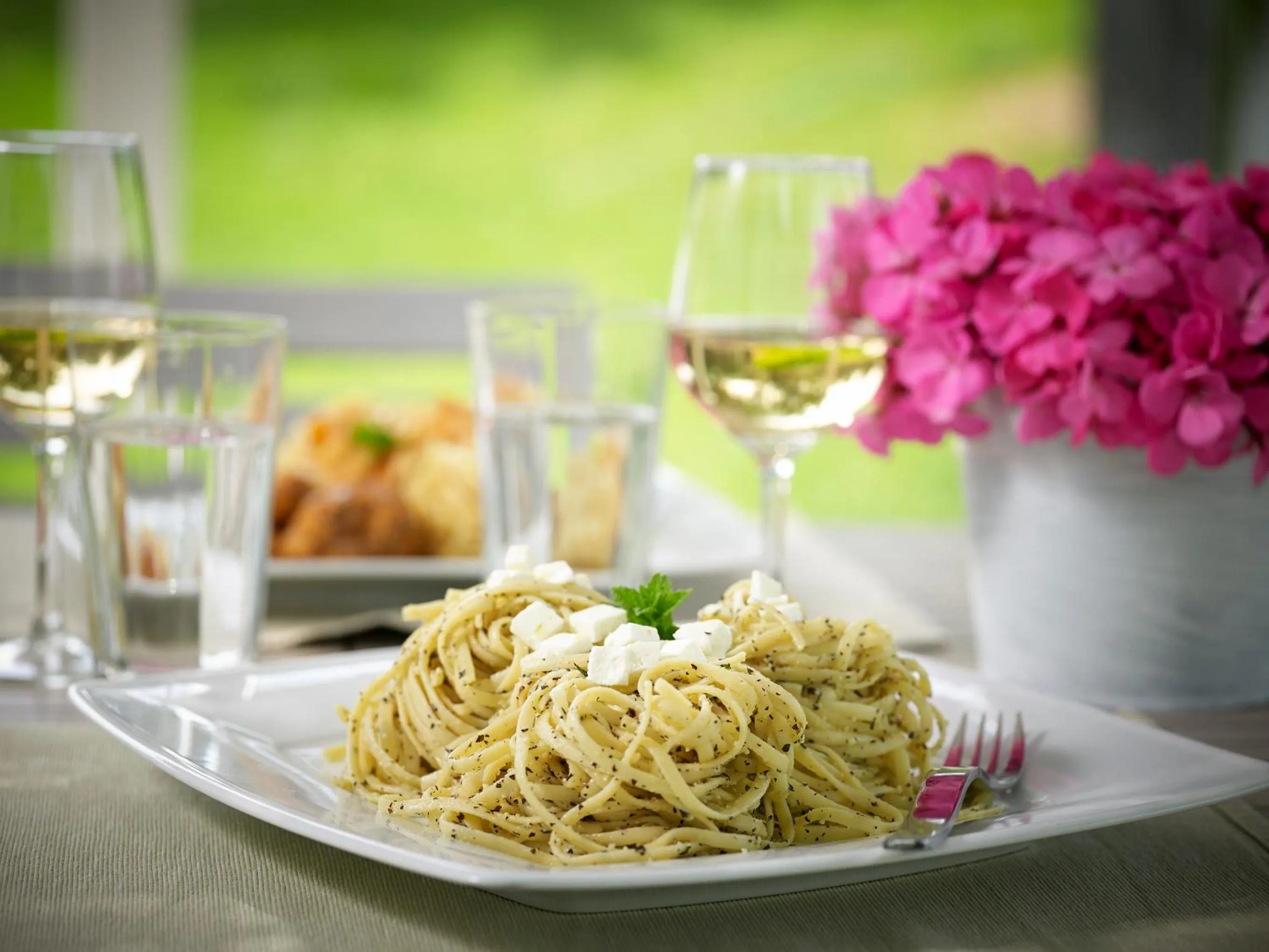 Restaurant/places to eat in Olivemare