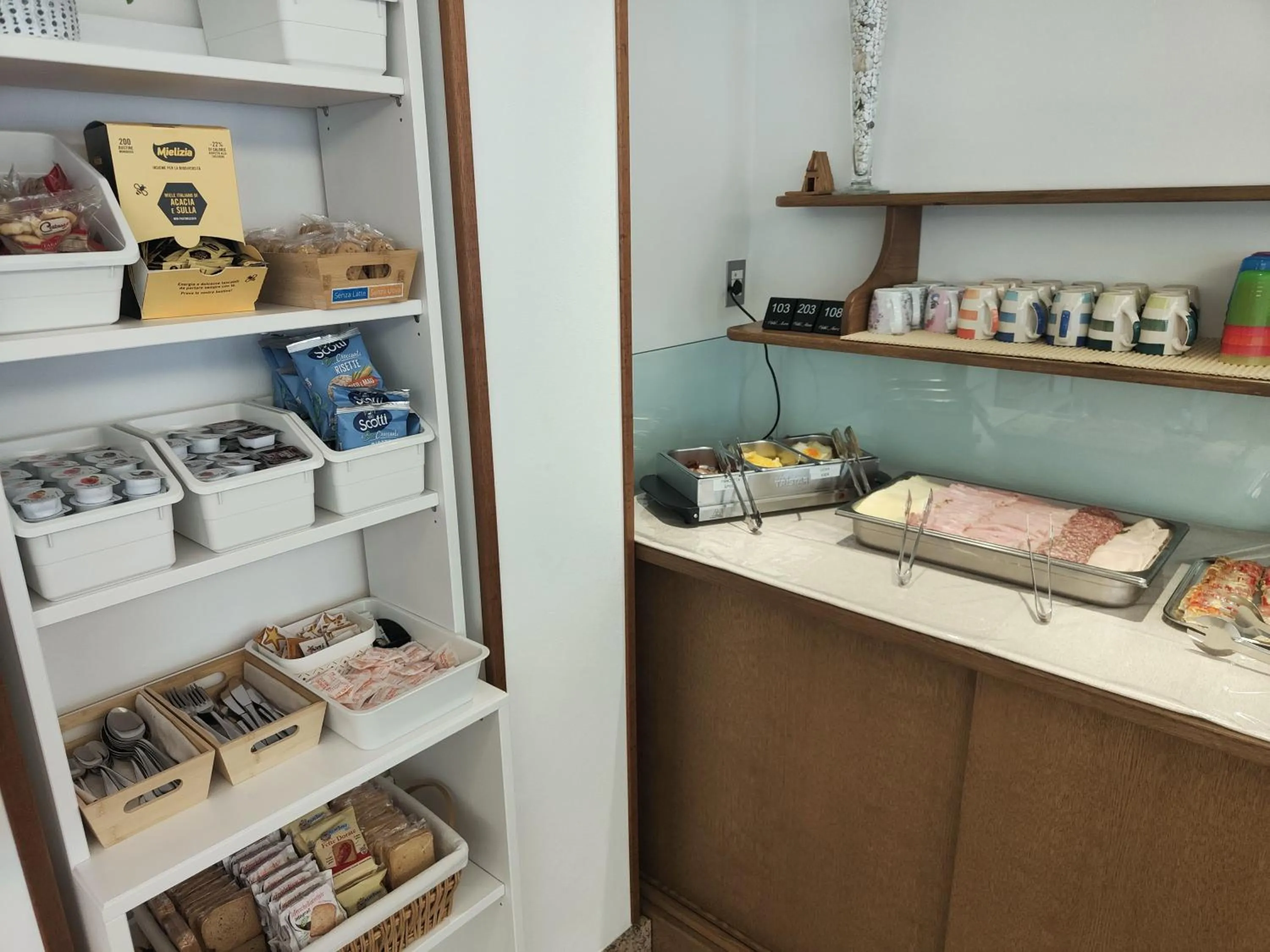 Food and drinks in Hotel Anna