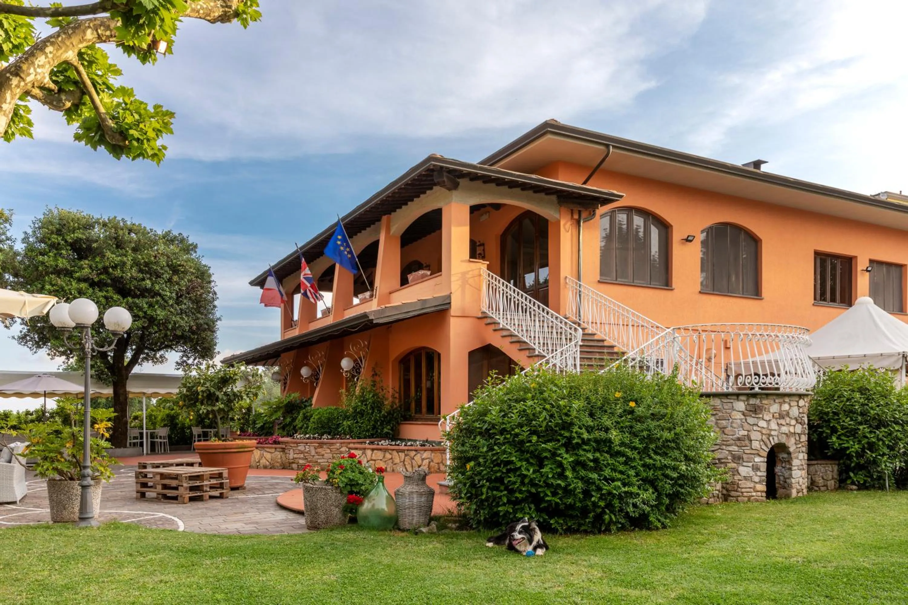 Restaurant/places to eat in Holiday Prato Verde