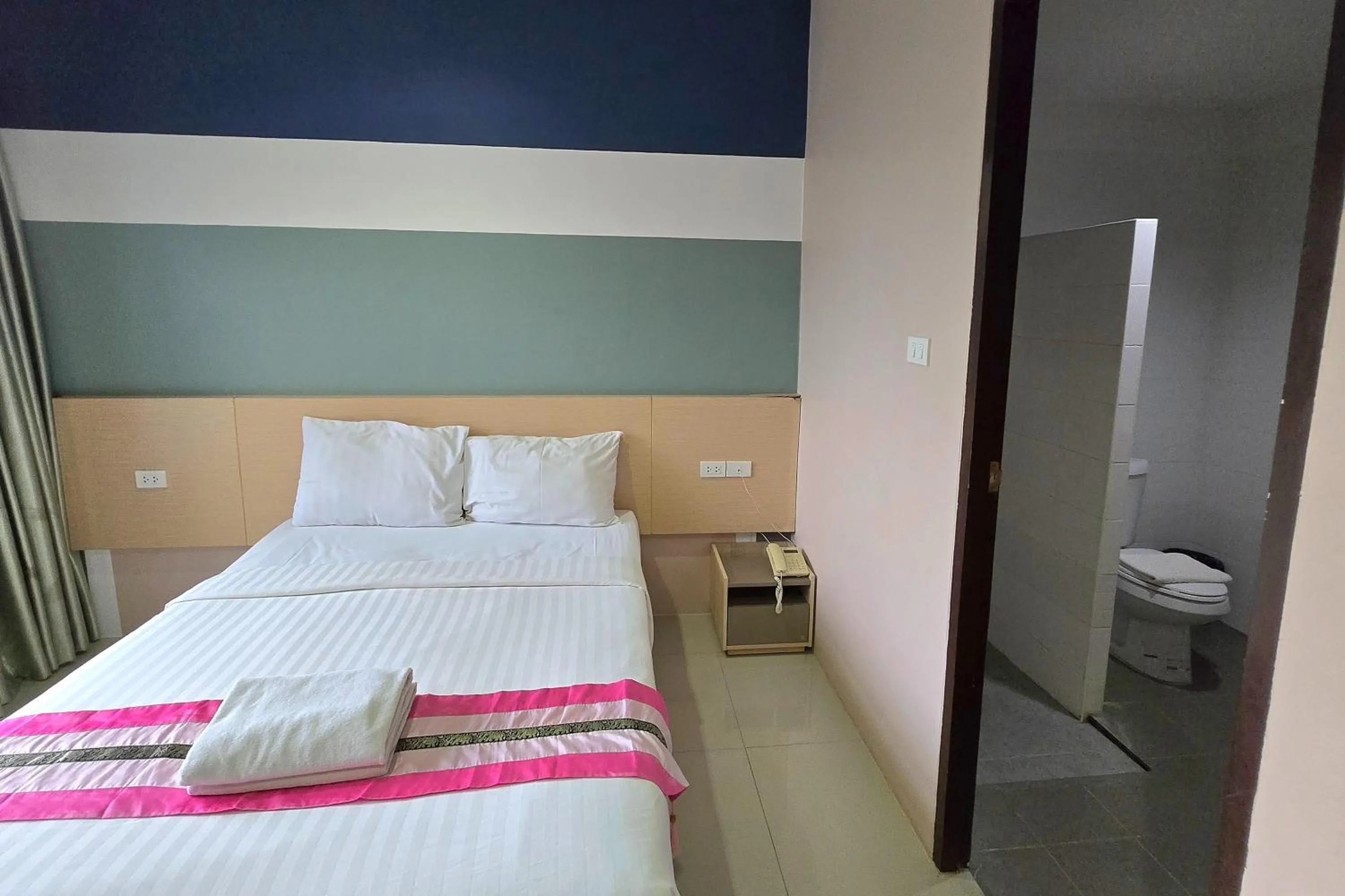 Toilet, Bed in JJ Residence Phuket Town