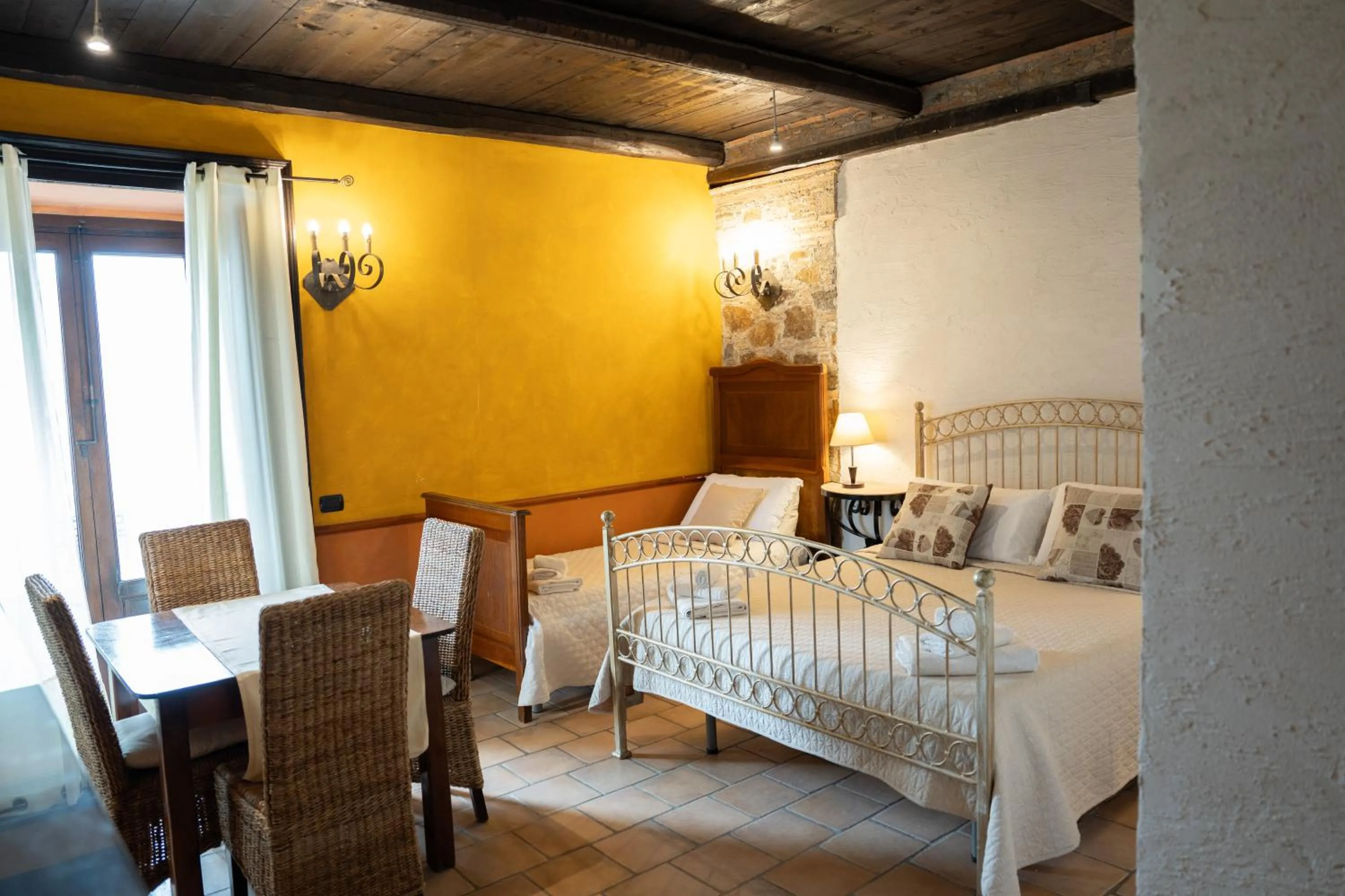 Balcony/Terrace, Bed in Residenza L'Antico Borgo Hotel