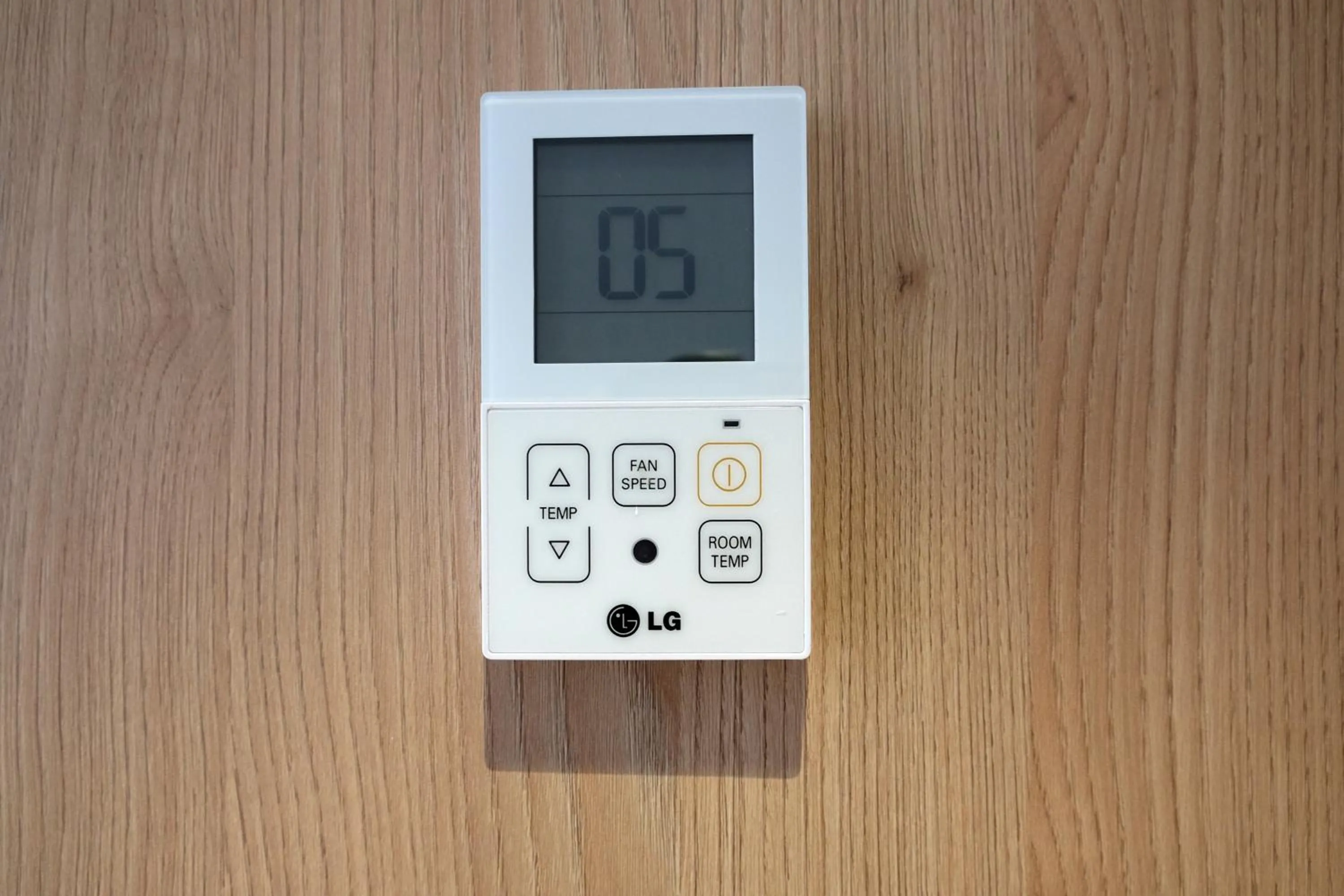 Photo of the whole room in Chi