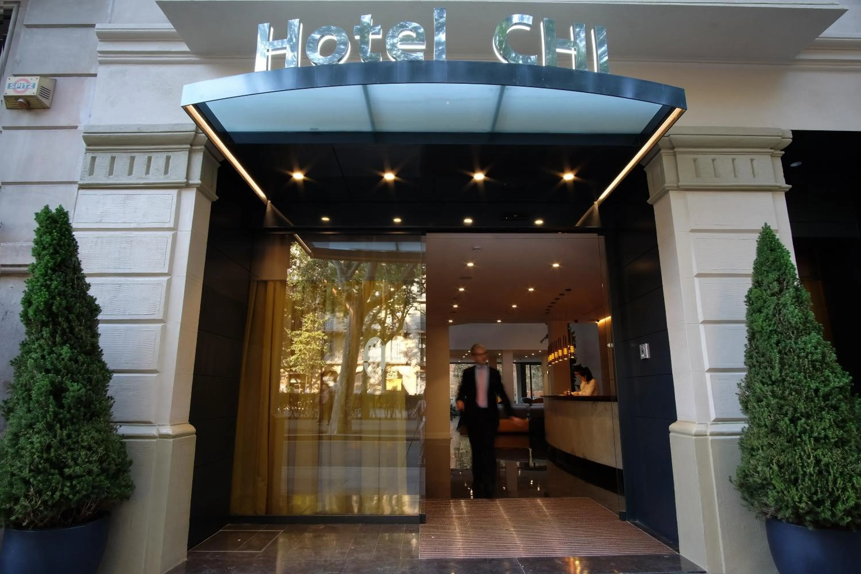 Facade/entrance in Chi