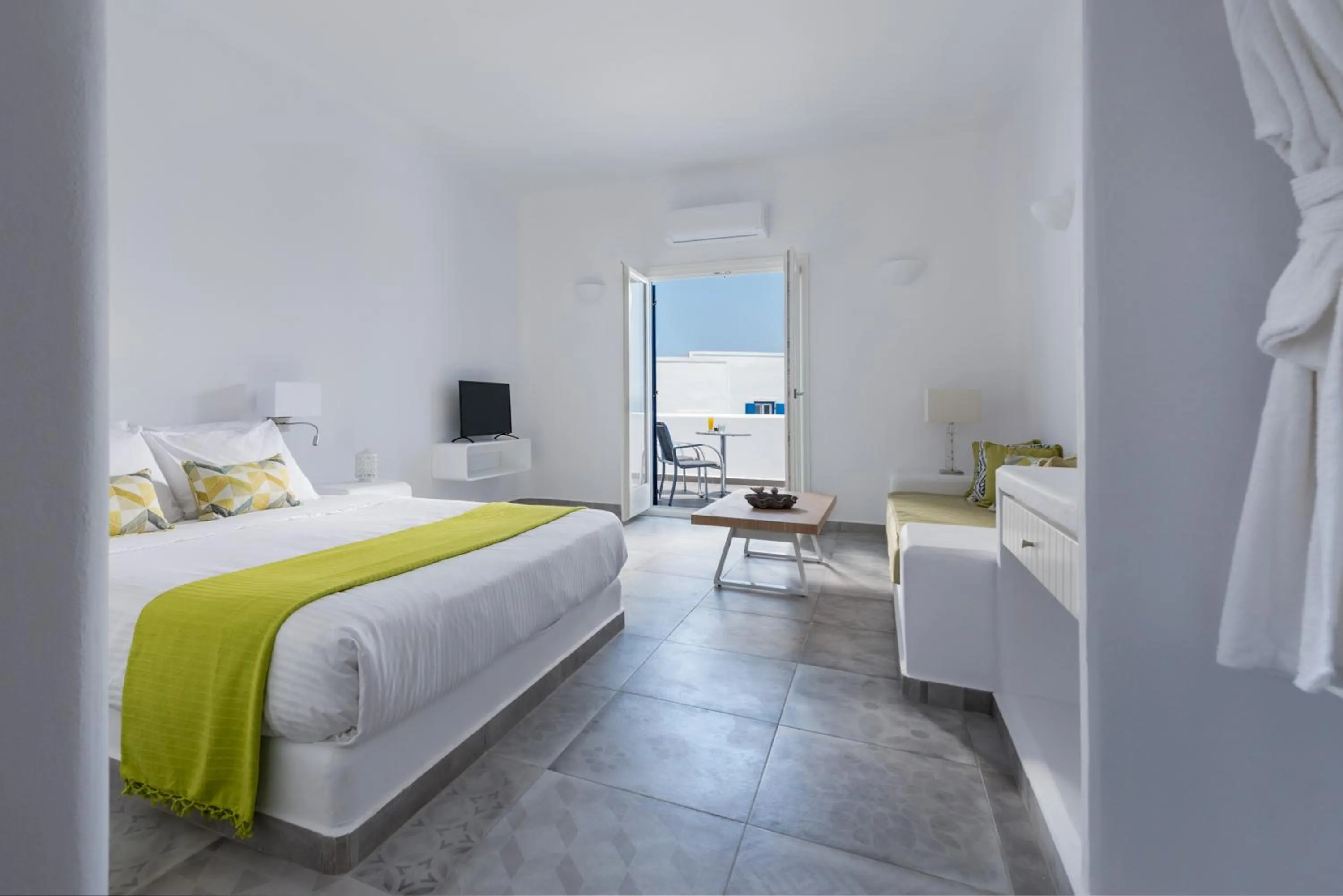 Photo of the whole room, Bed in Anemomilos