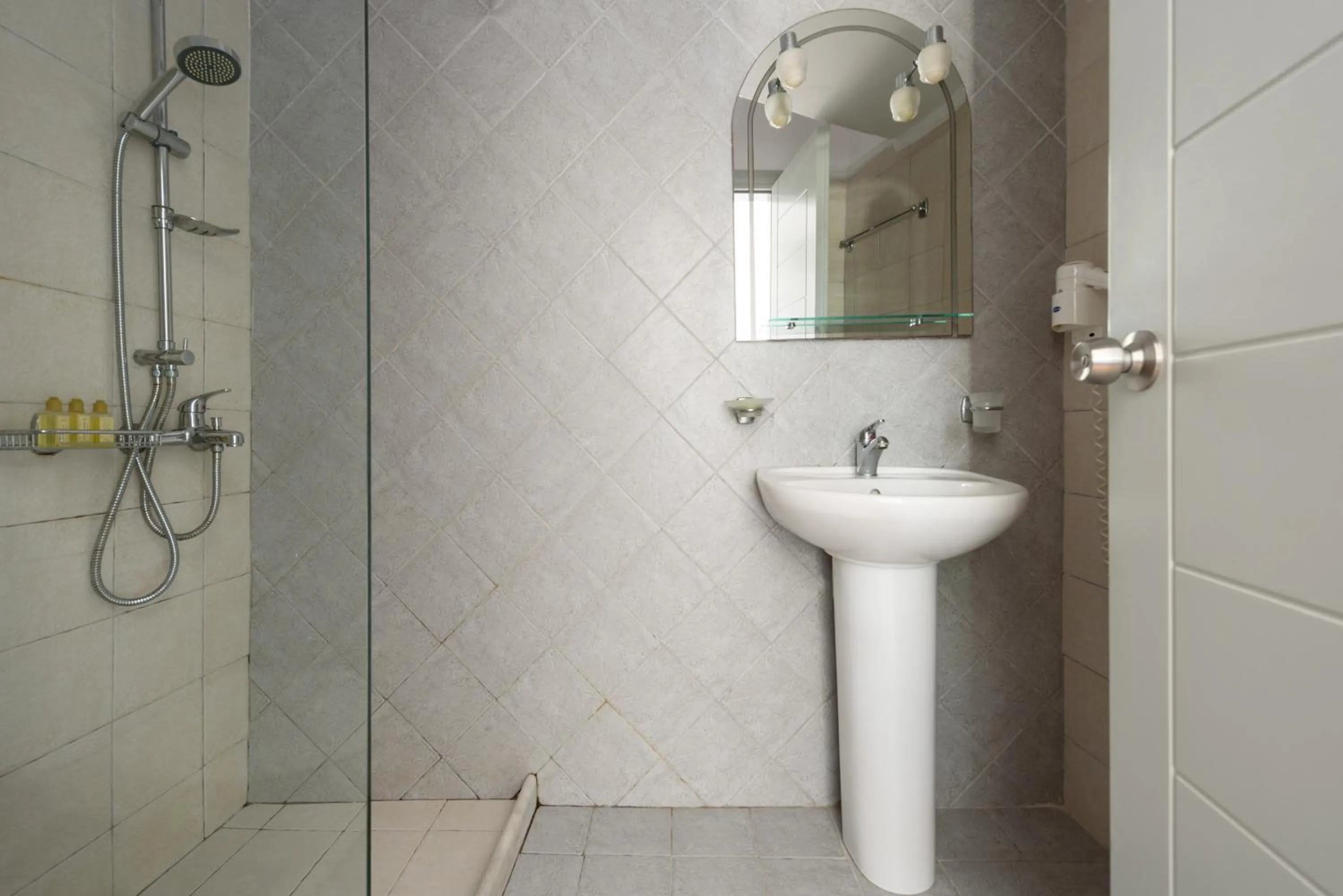 Bathroom in Anemomilos