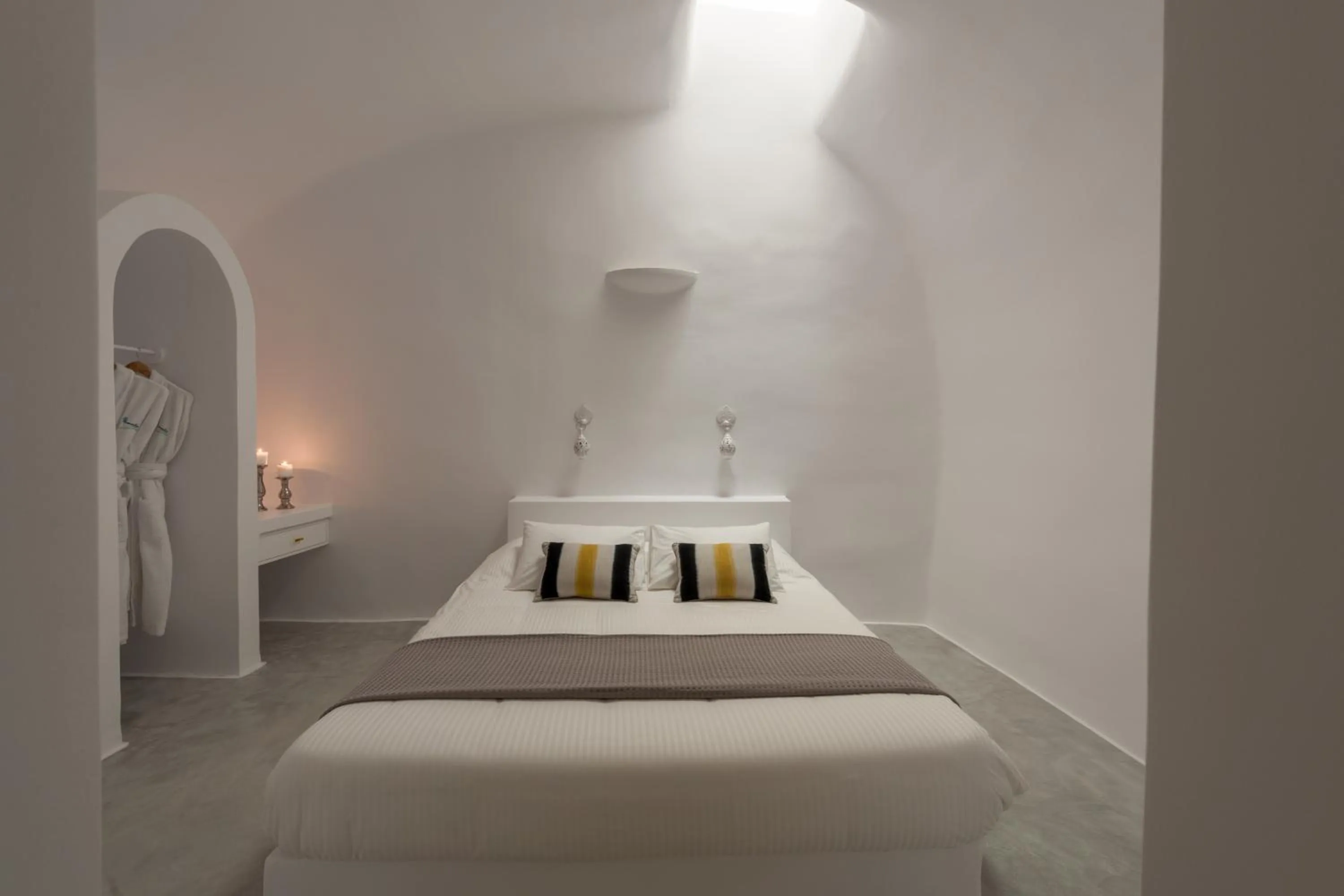 Bedroom, Bed in Anemomilos