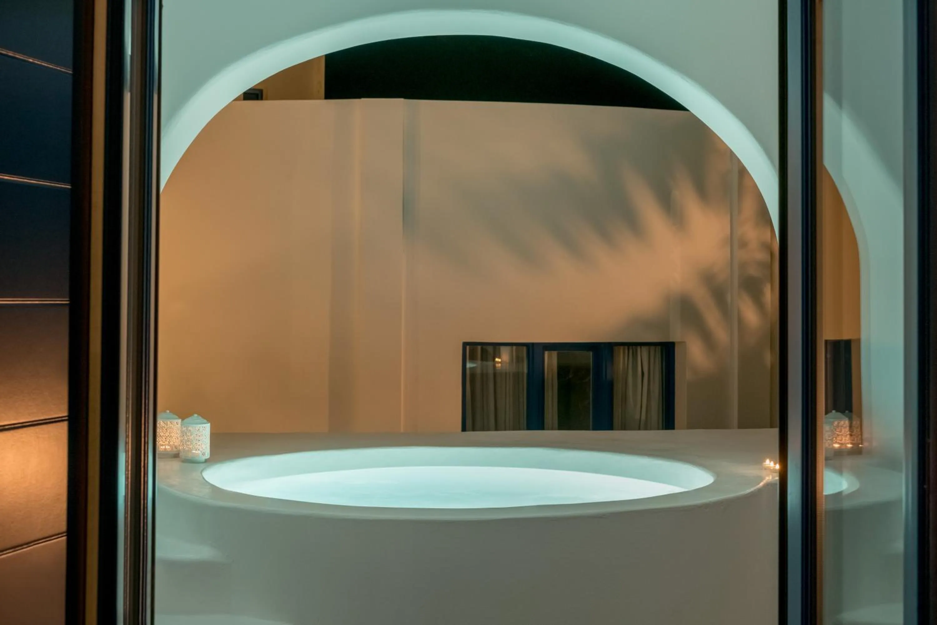 Hot Tub in Anemomilos