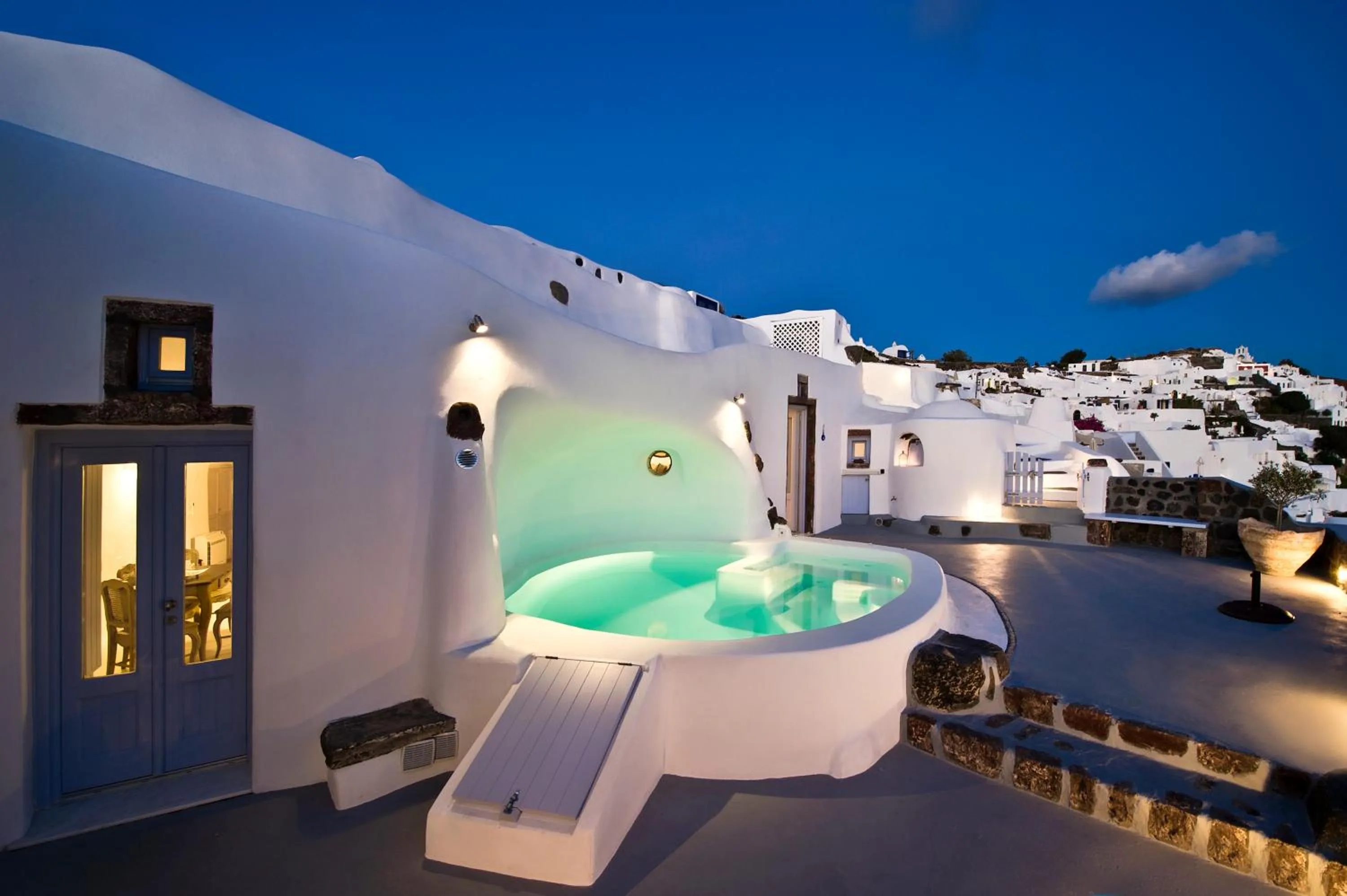 Swimming pool in Anemomilos