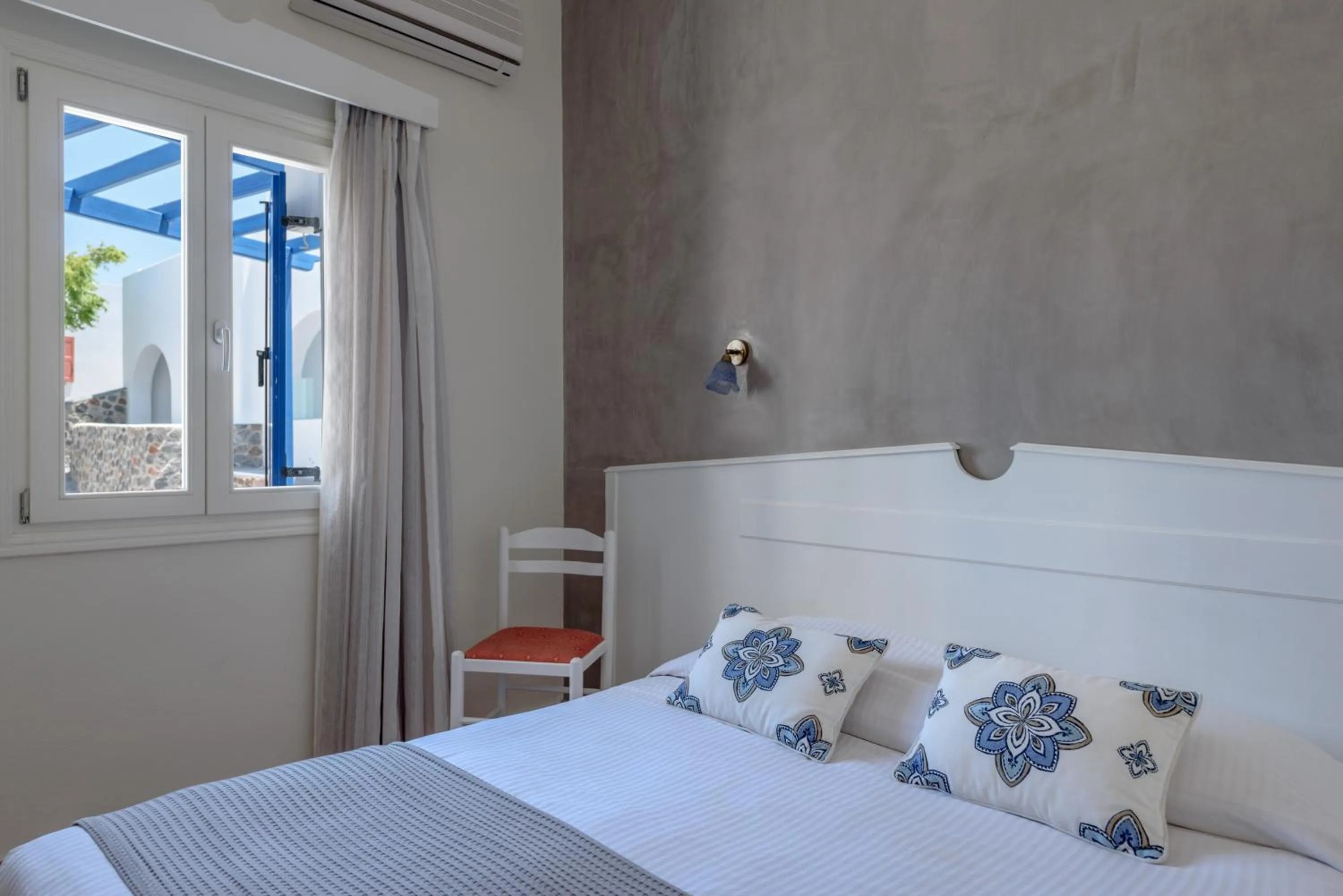 Bedroom, Bed in Anemomilos