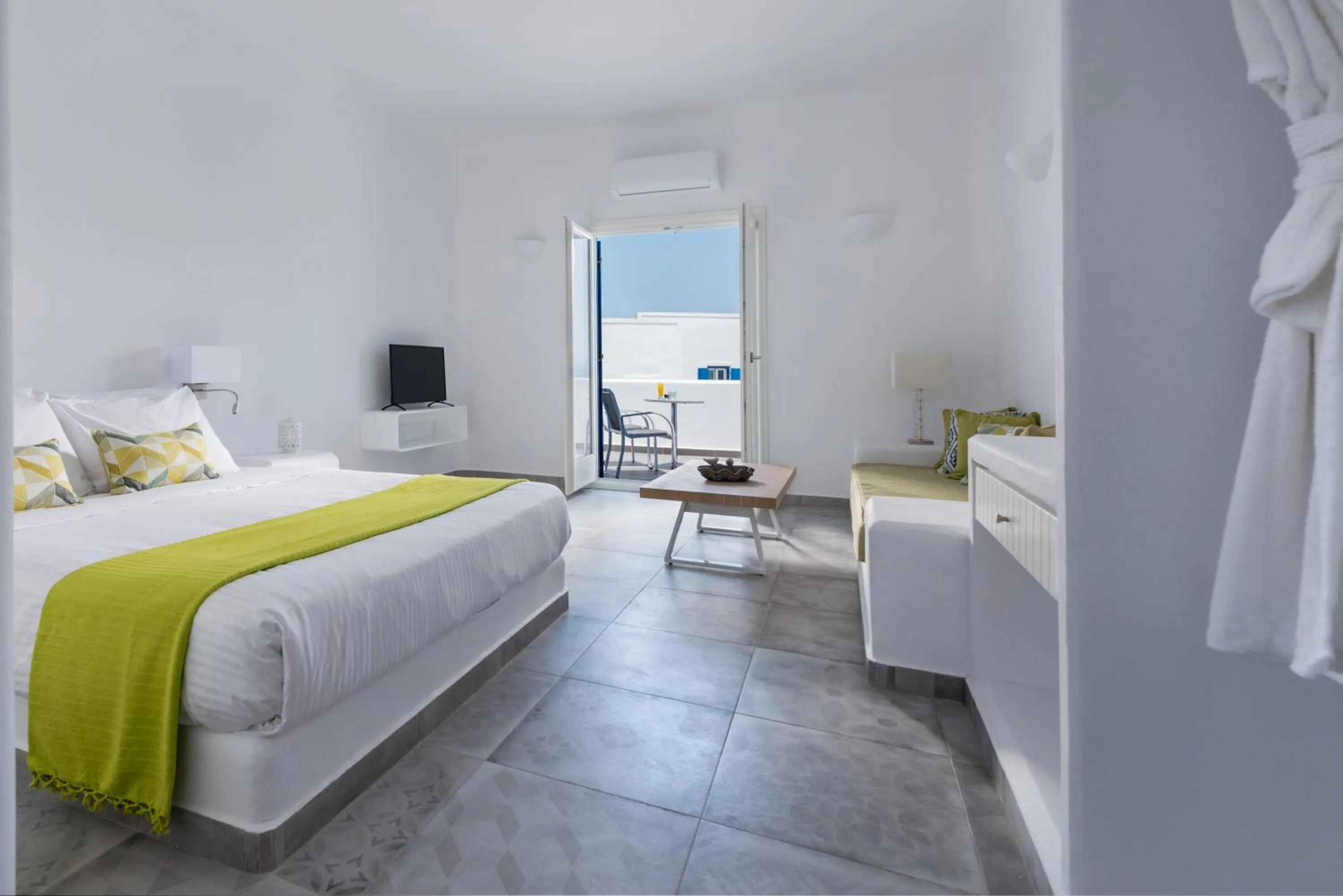 Photo of the whole room, Bed in Anemomilos