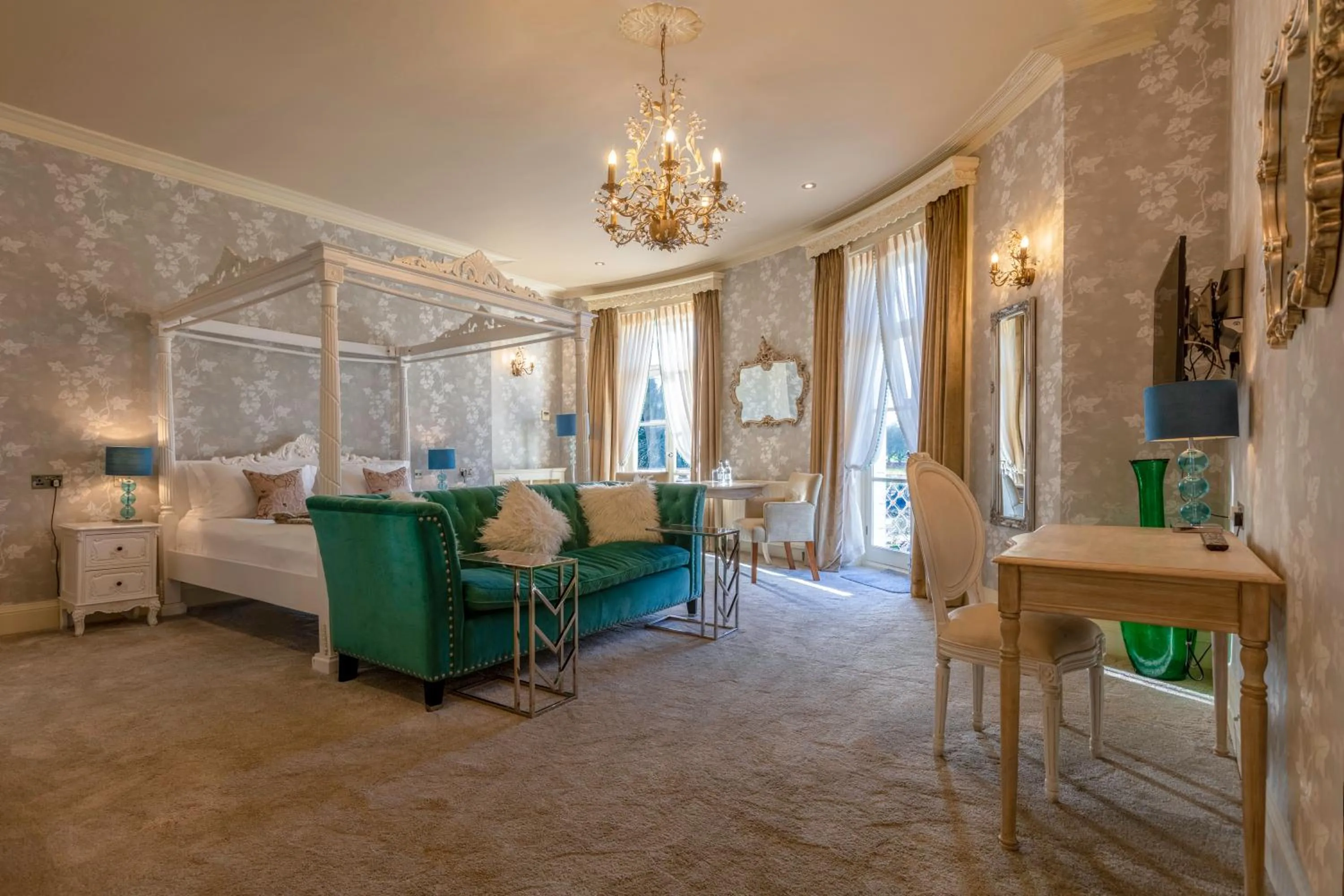 Bed in St Michael's Manor Hotel - St Albans