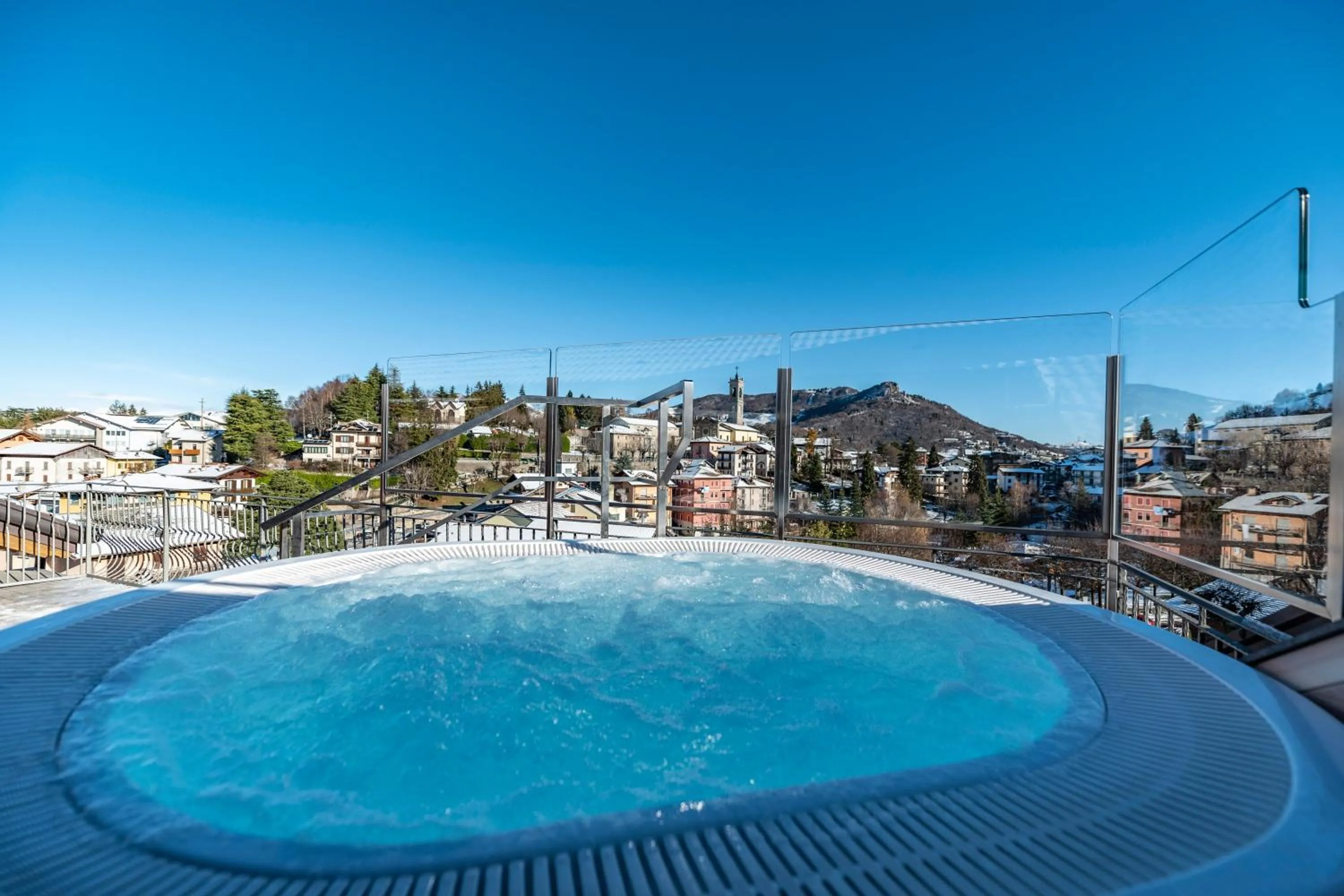 Hot Tub in T'AMI Hotel Resort Spa