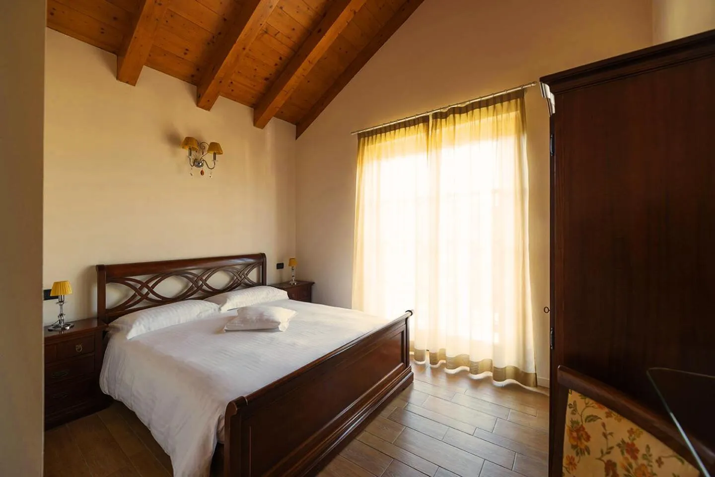 Bed in T'AMI Hotel Resort Spa