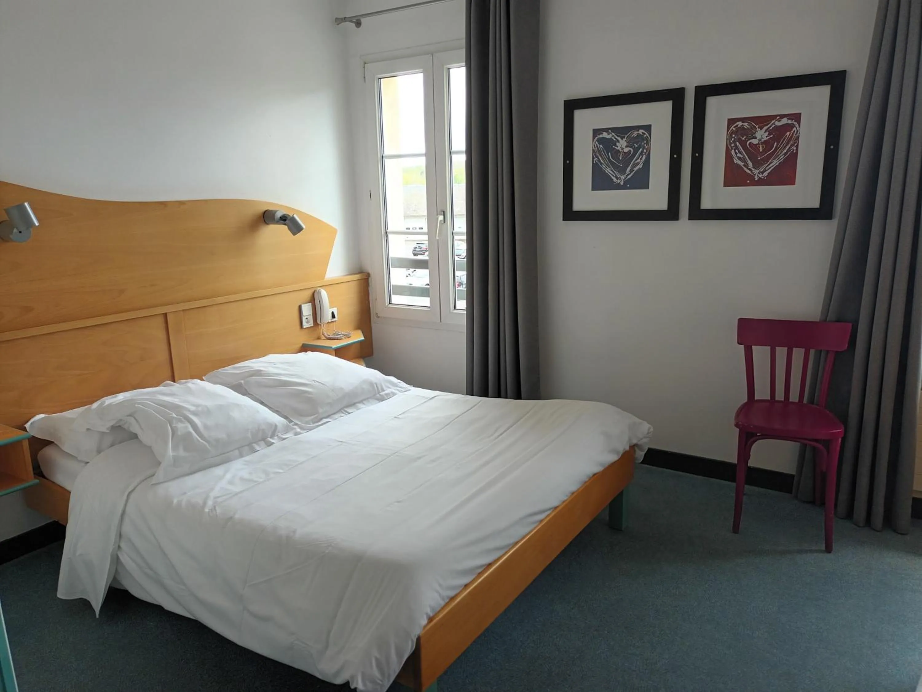 Bed in Hôtel-Restaurant Logis l'Aubrac Laguiole