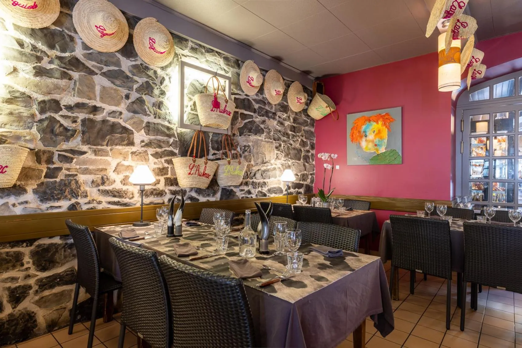 Restaurant/places to eat in Hôtel-Restaurant Logis l'Aubrac Laguiole