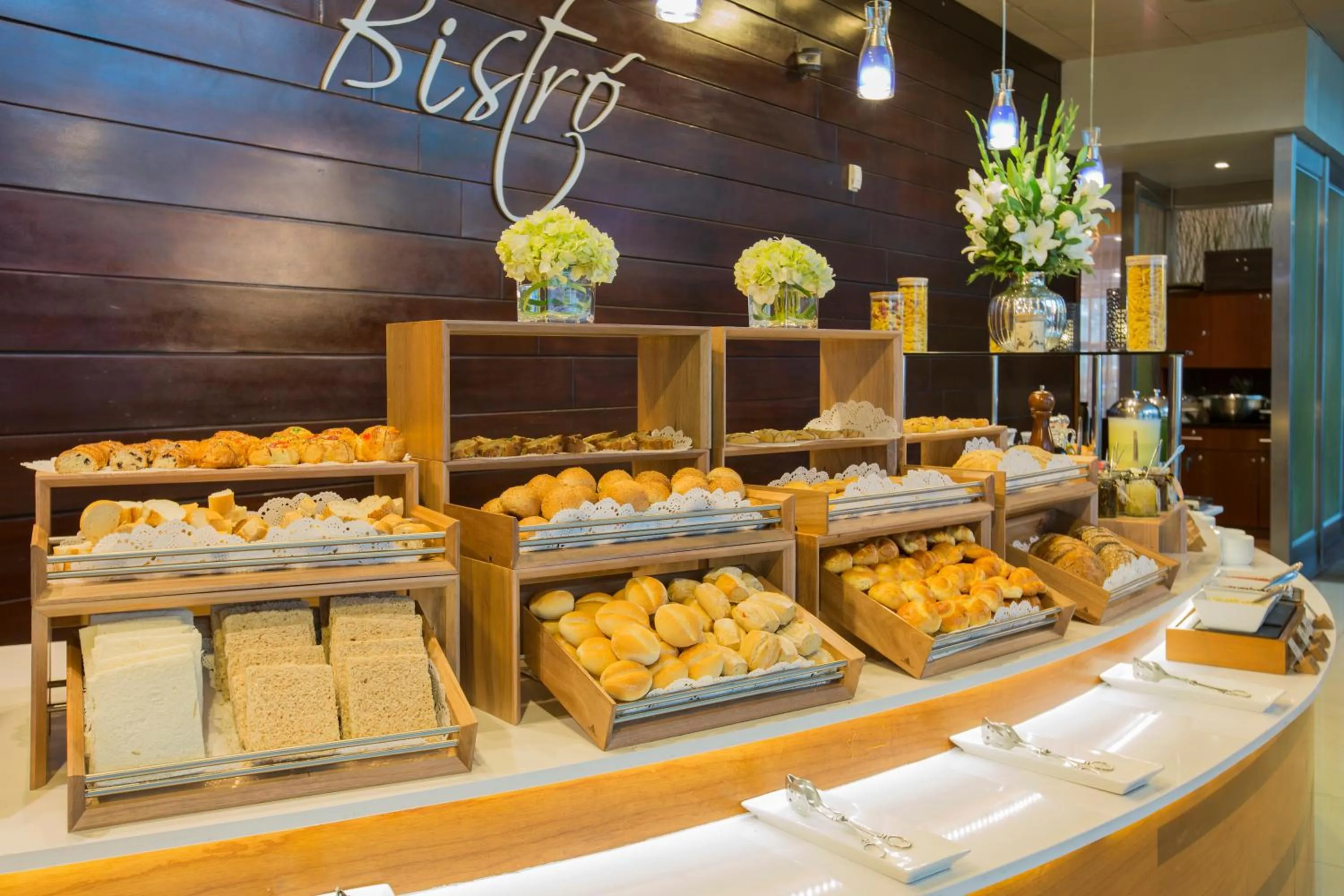 Restaurant/places to eat in Delfines Hotel & Convention Center