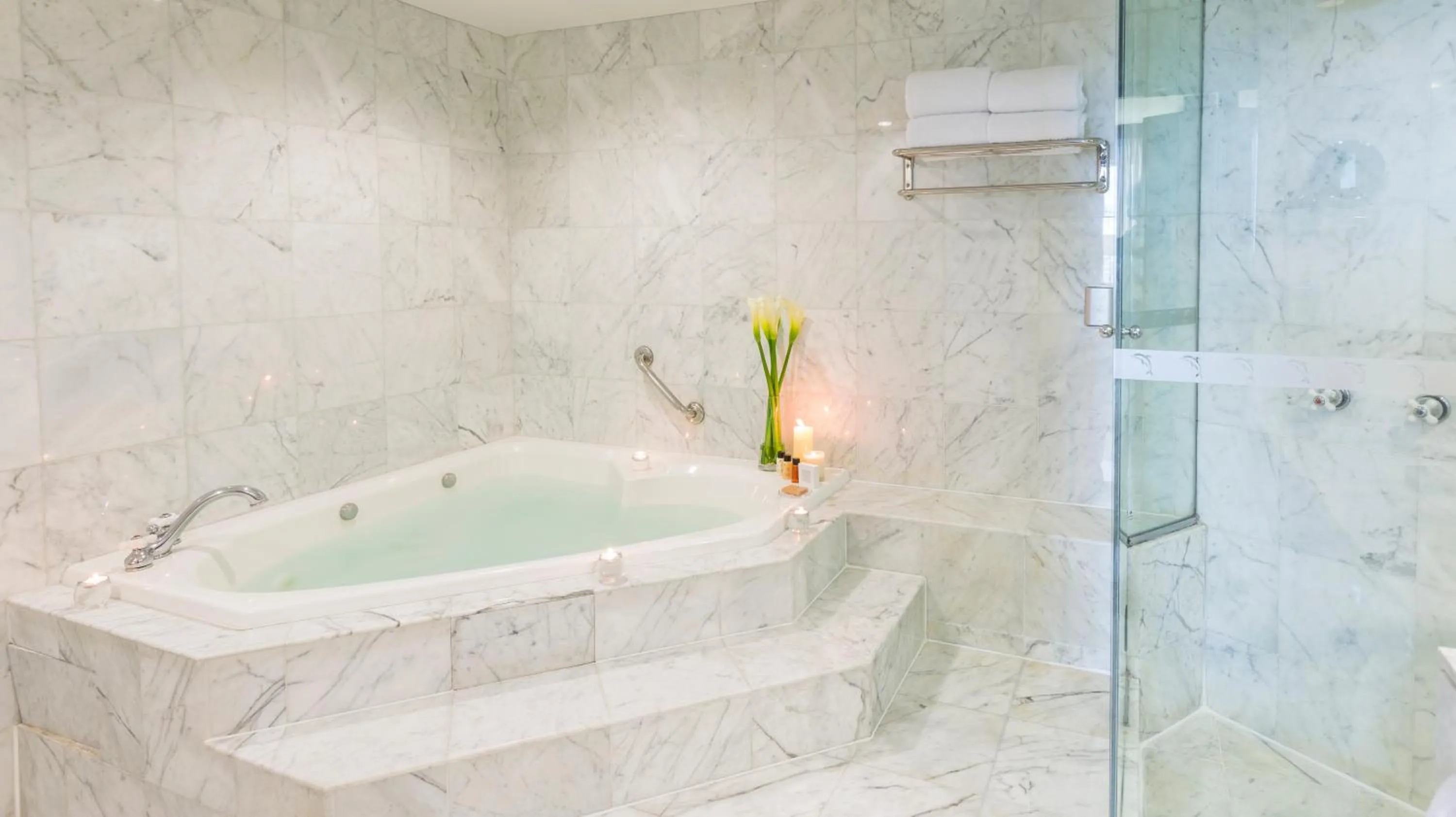 Bathroom in Delfines Hotel & Convention Center