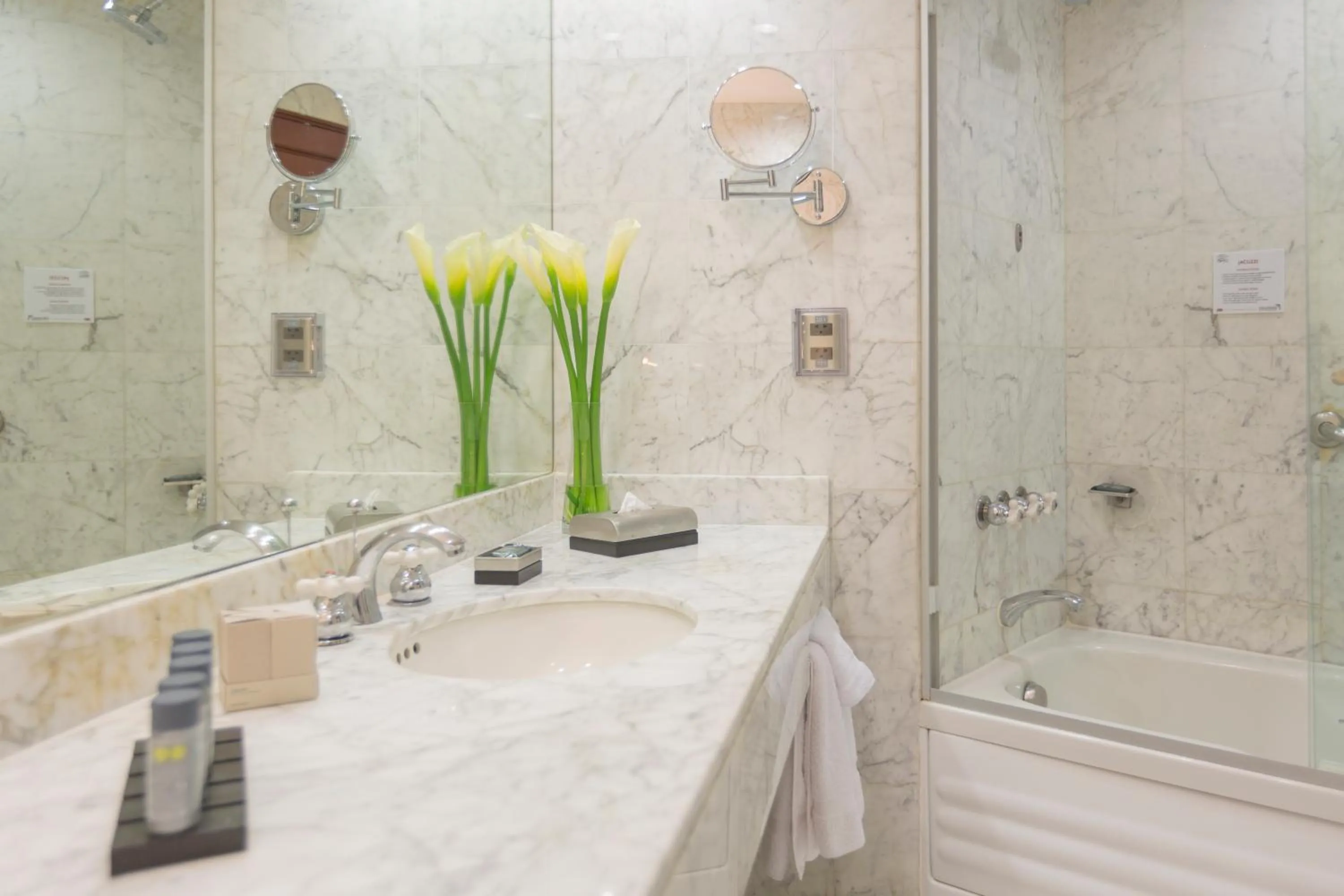 Bathroom in Delfines Hotel & Convention Center