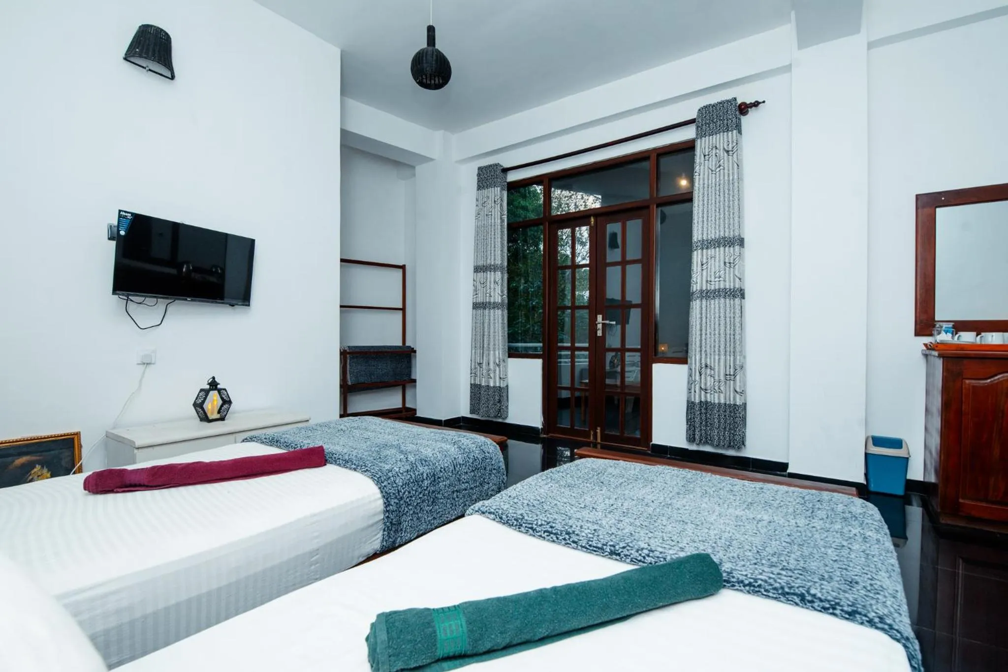 Bed in Adams Peak Inn