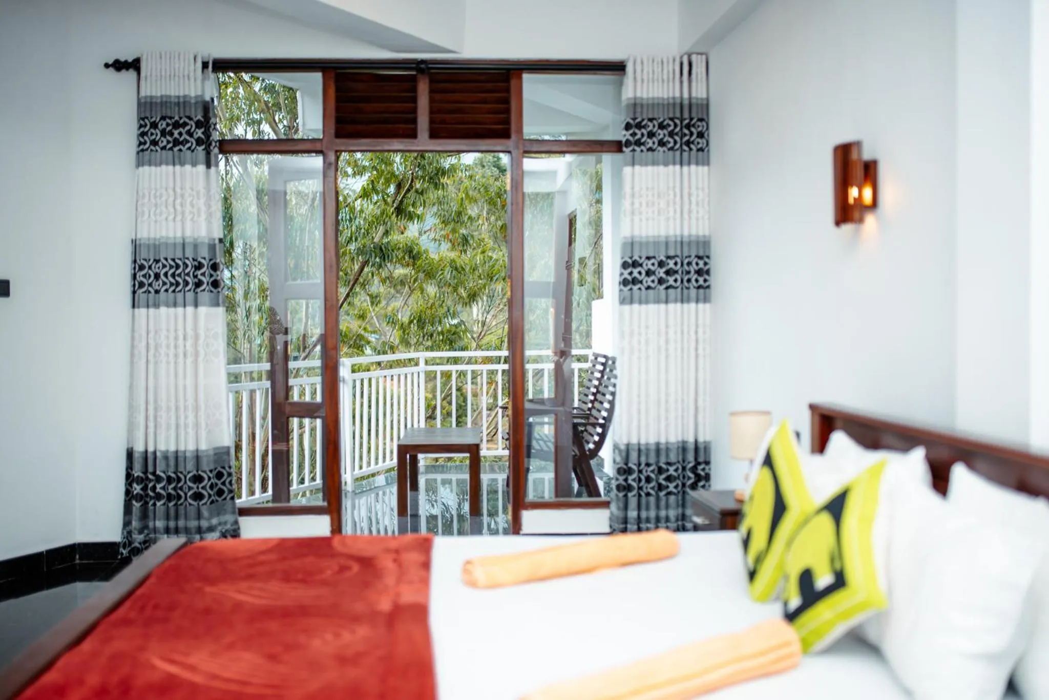 Bed in Adams Peak Inn