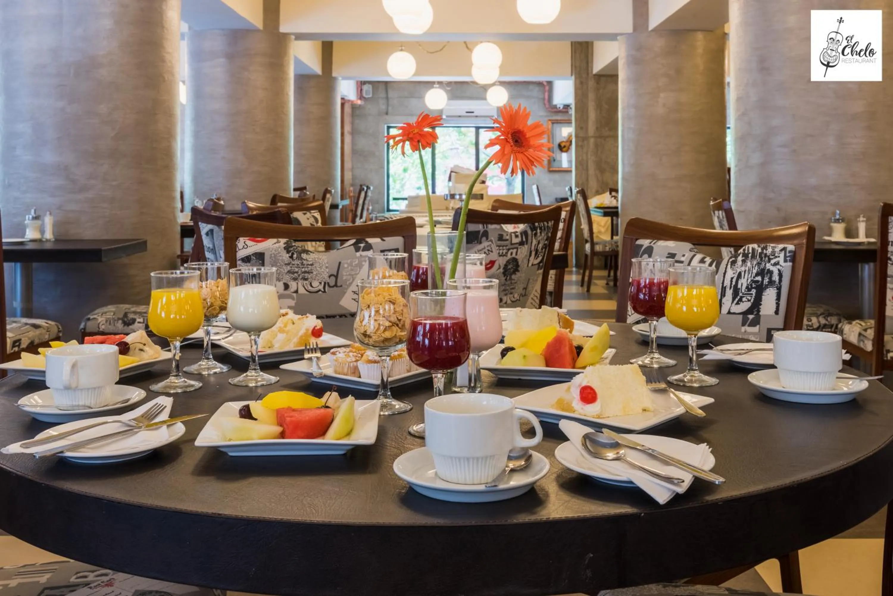 Restaurant/places to eat in Hotel Panamericano