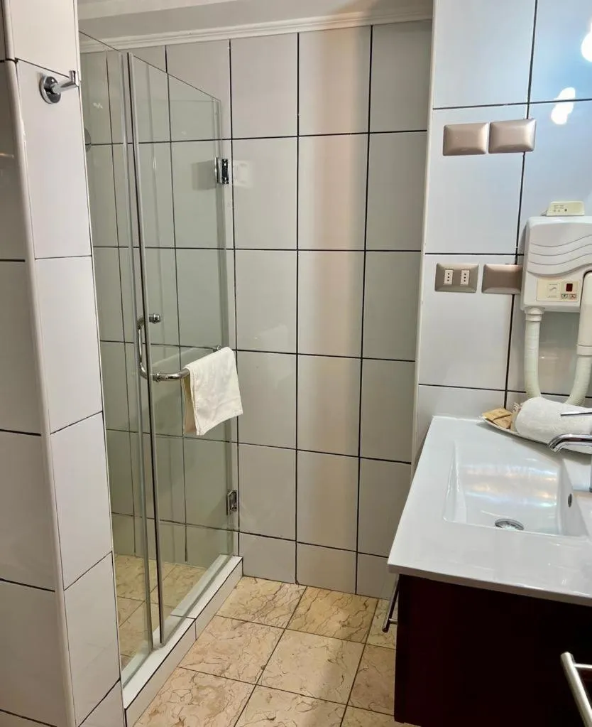 Shower in Hotel Panamericano