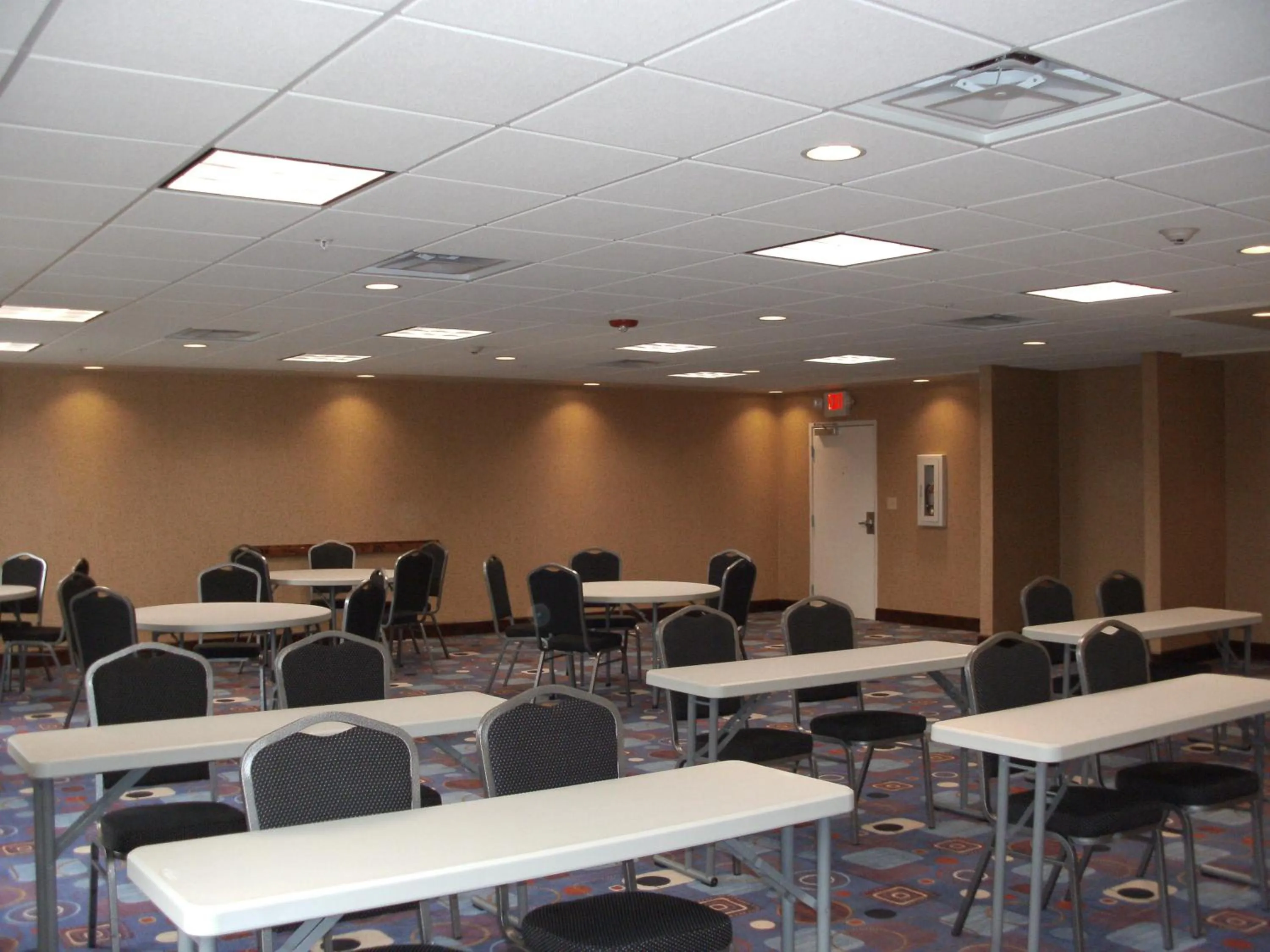 Meeting/conference room in Holiday Inn Express New Albany by IHG