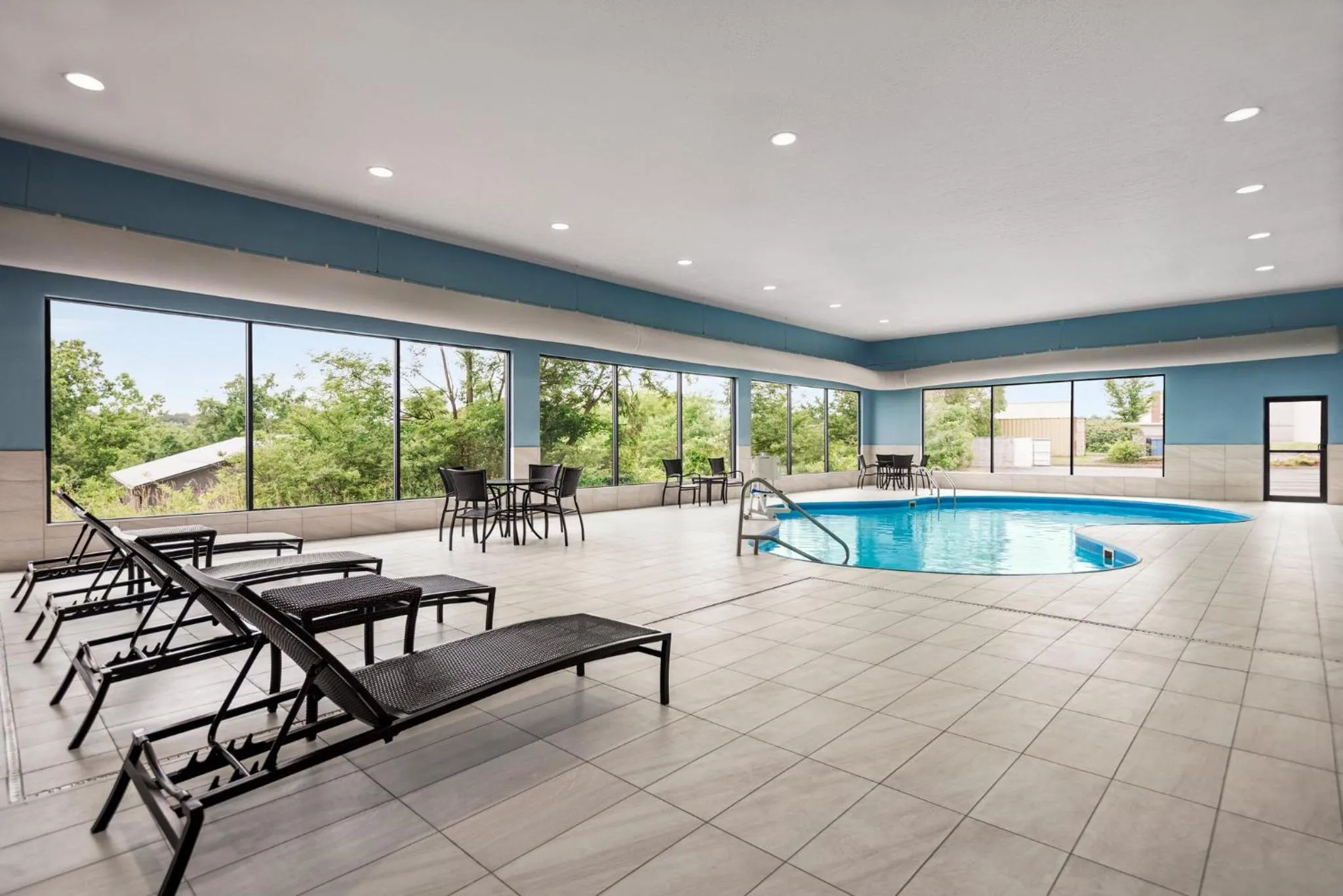 Swimming pool in Holiday Inn Express Morgantown by IHG