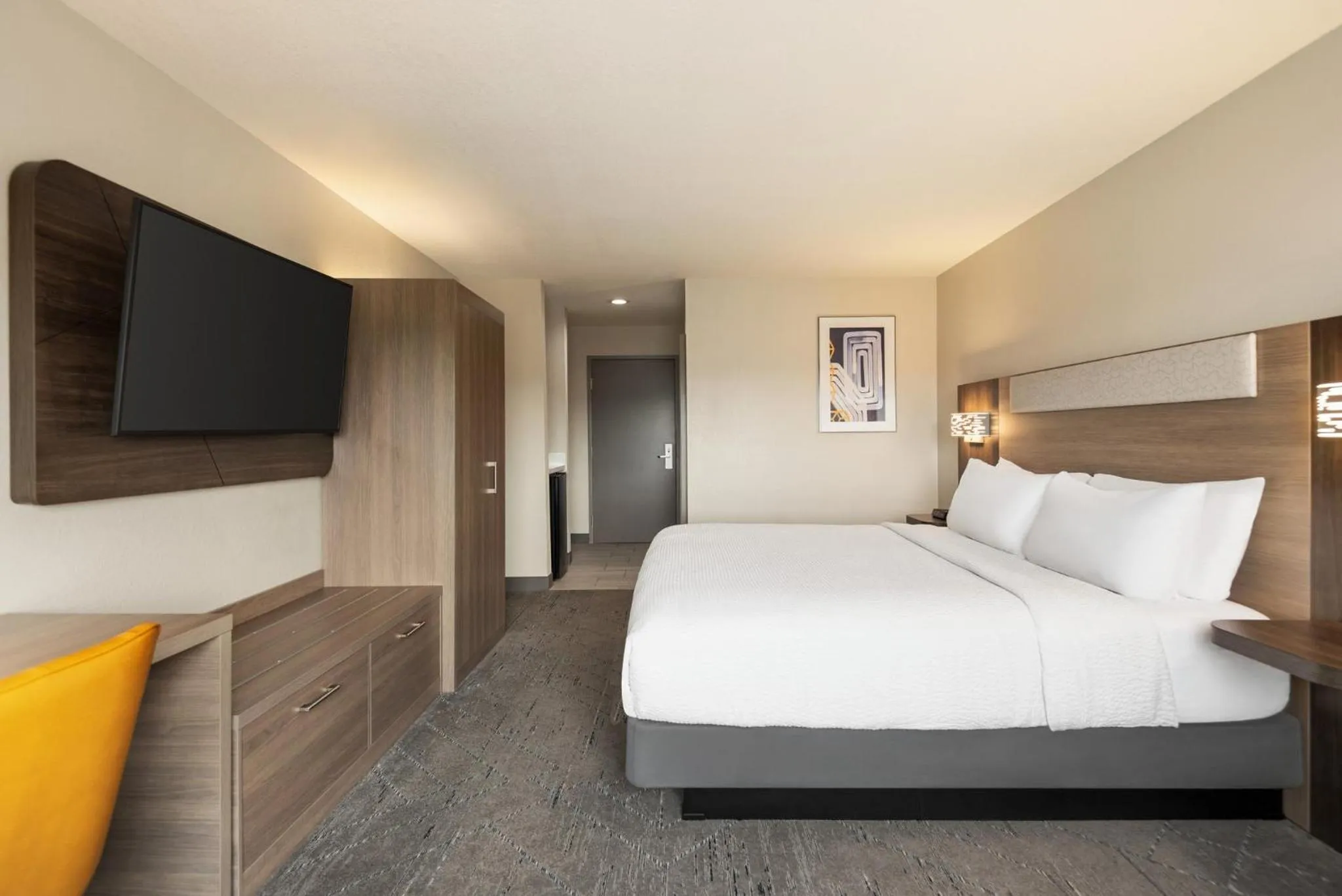 Photo of the whole room, Bed in Holiday Inn Express Morgantown by IHG