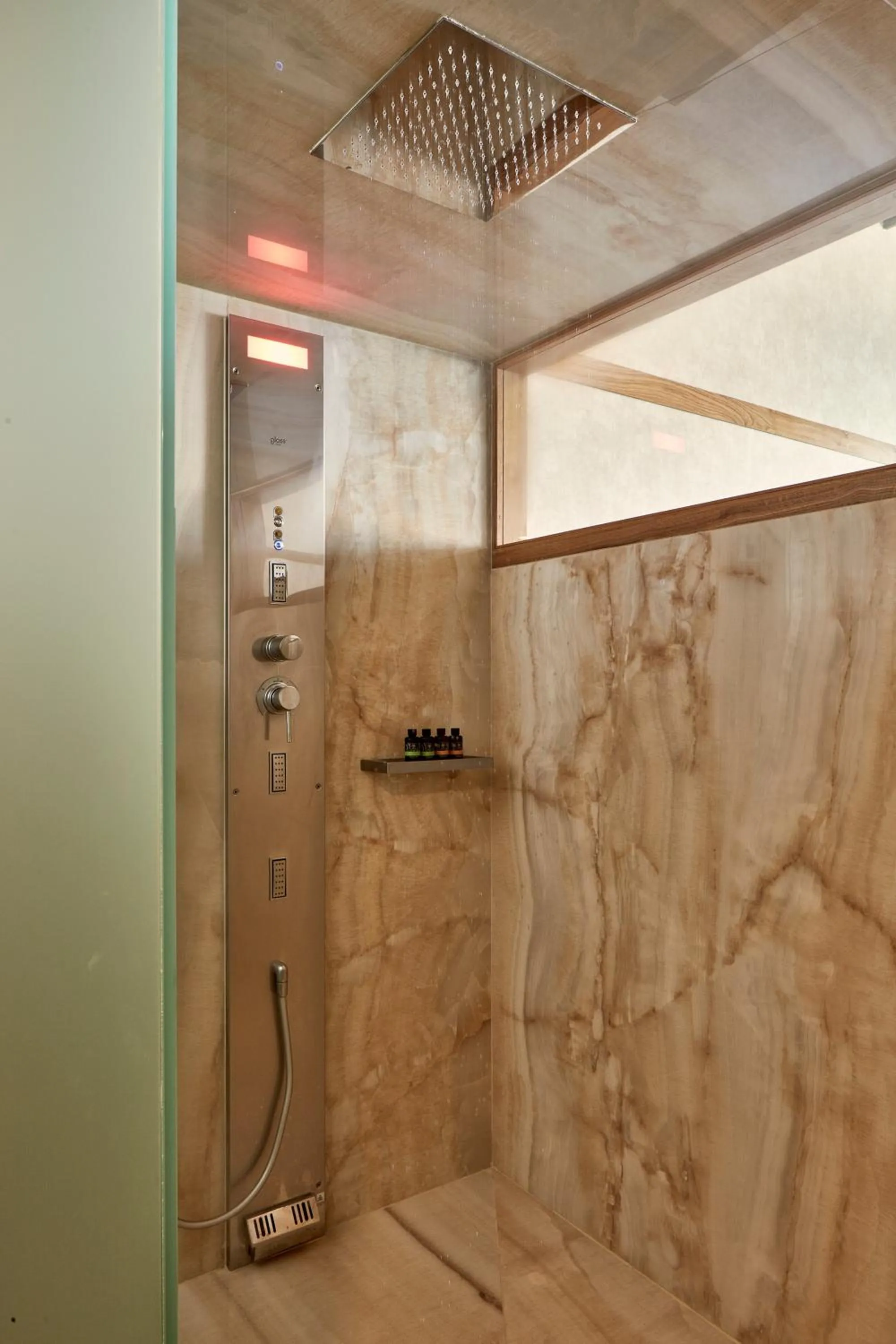 Shower in Domus Renier Boutique Hotel