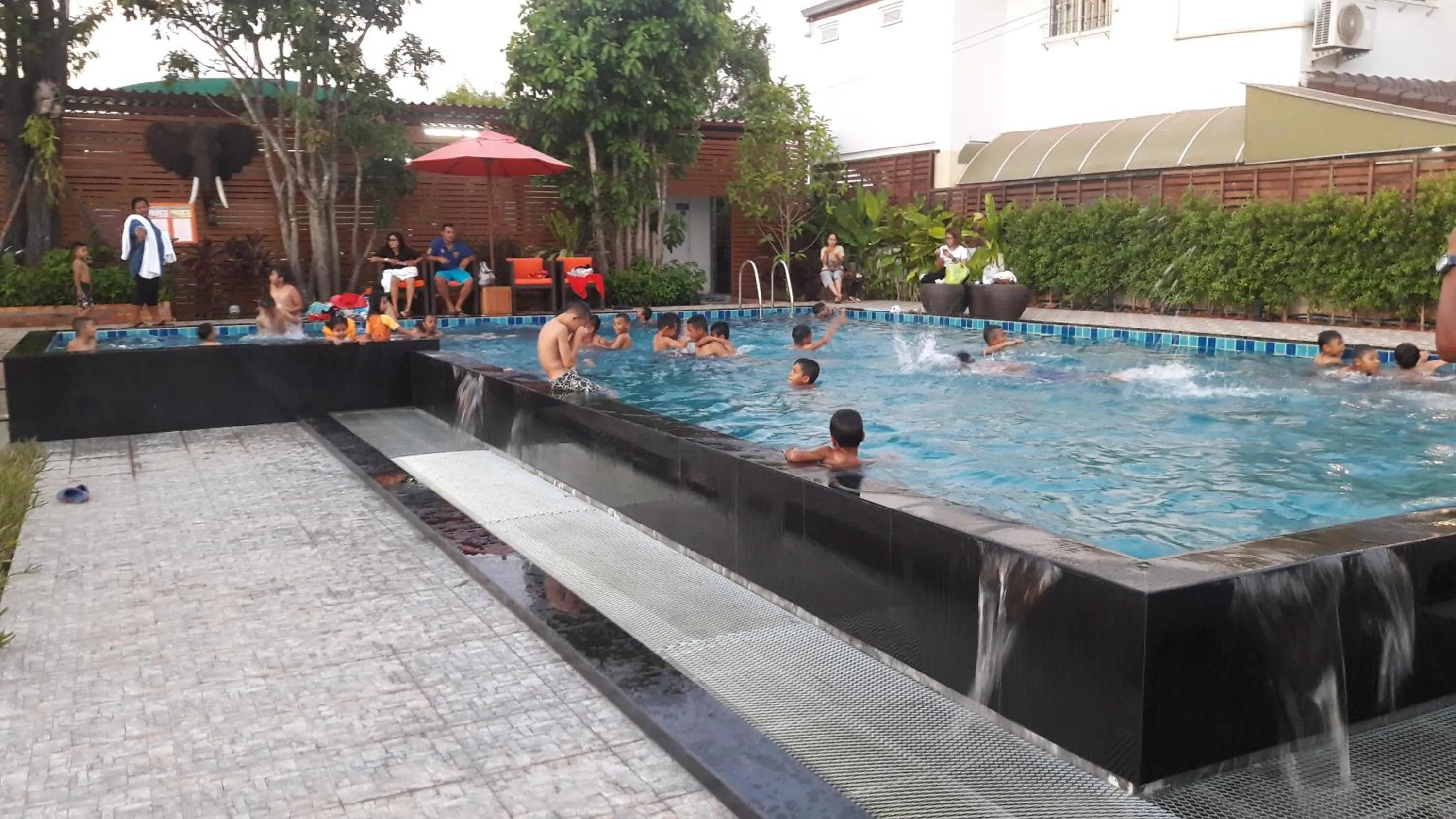 Swimming pool in Tawan Anda Garden Hotel