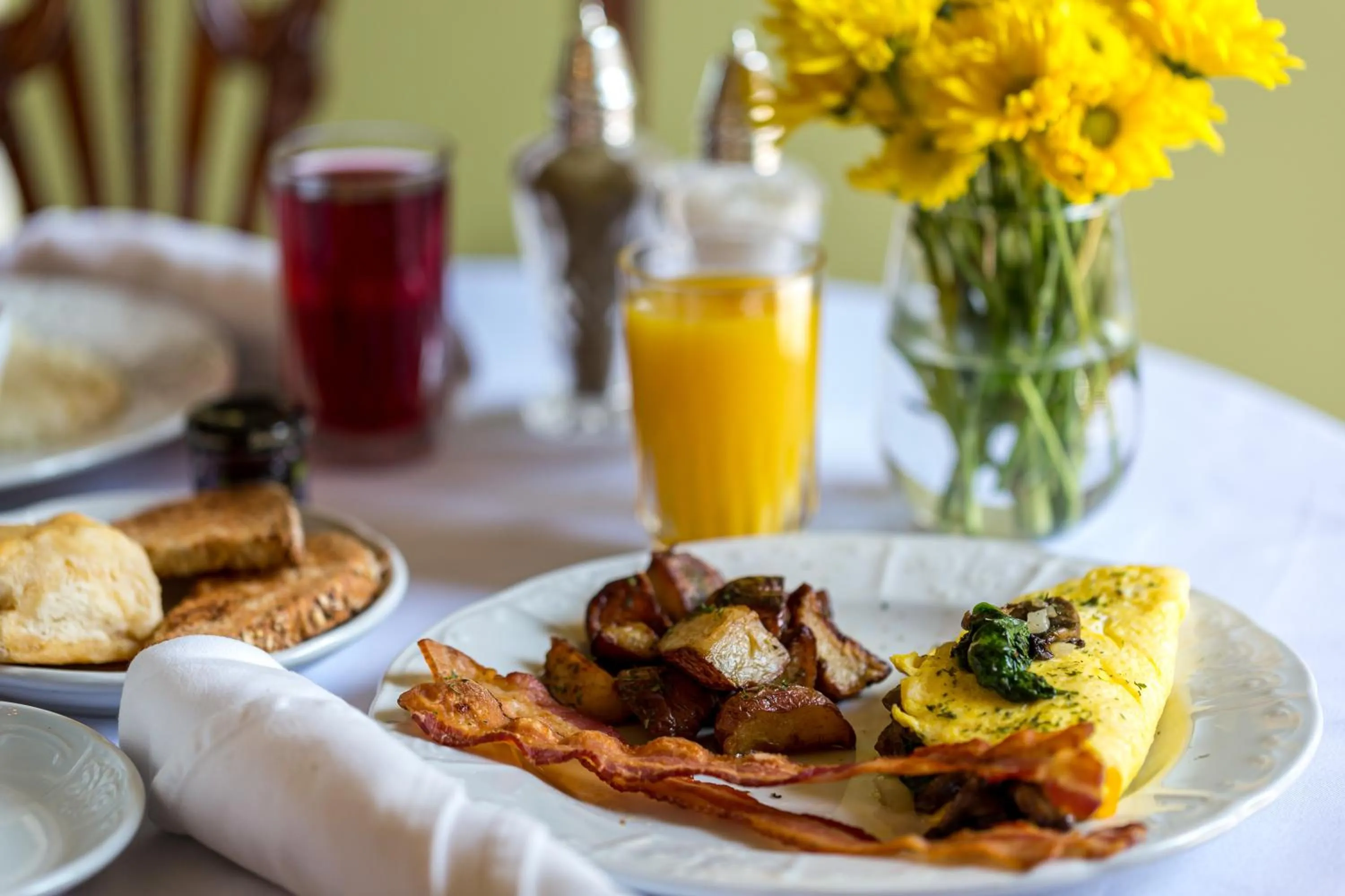American breakfast in The Gastonian, Historic Inns of Savannah Collection