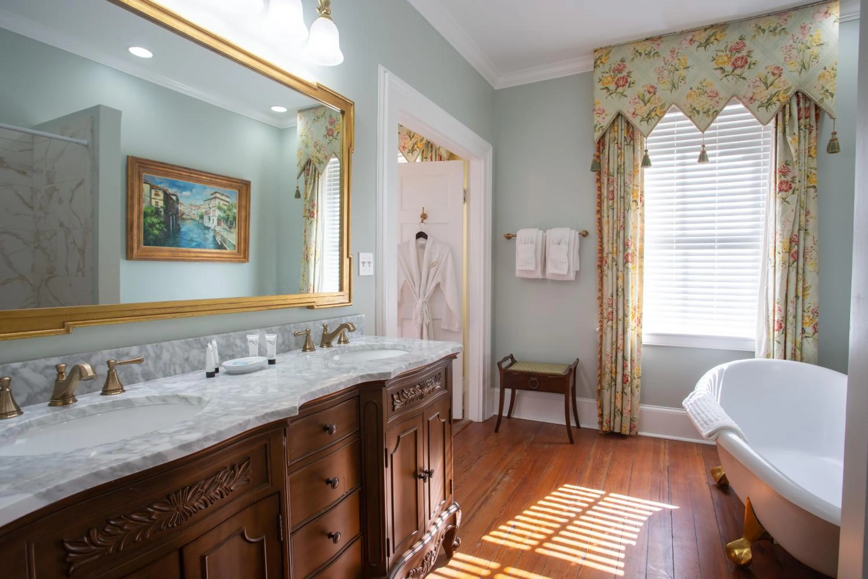 Bathroom, Bed in The Gastonian, Historic Inns of Savannah Collection