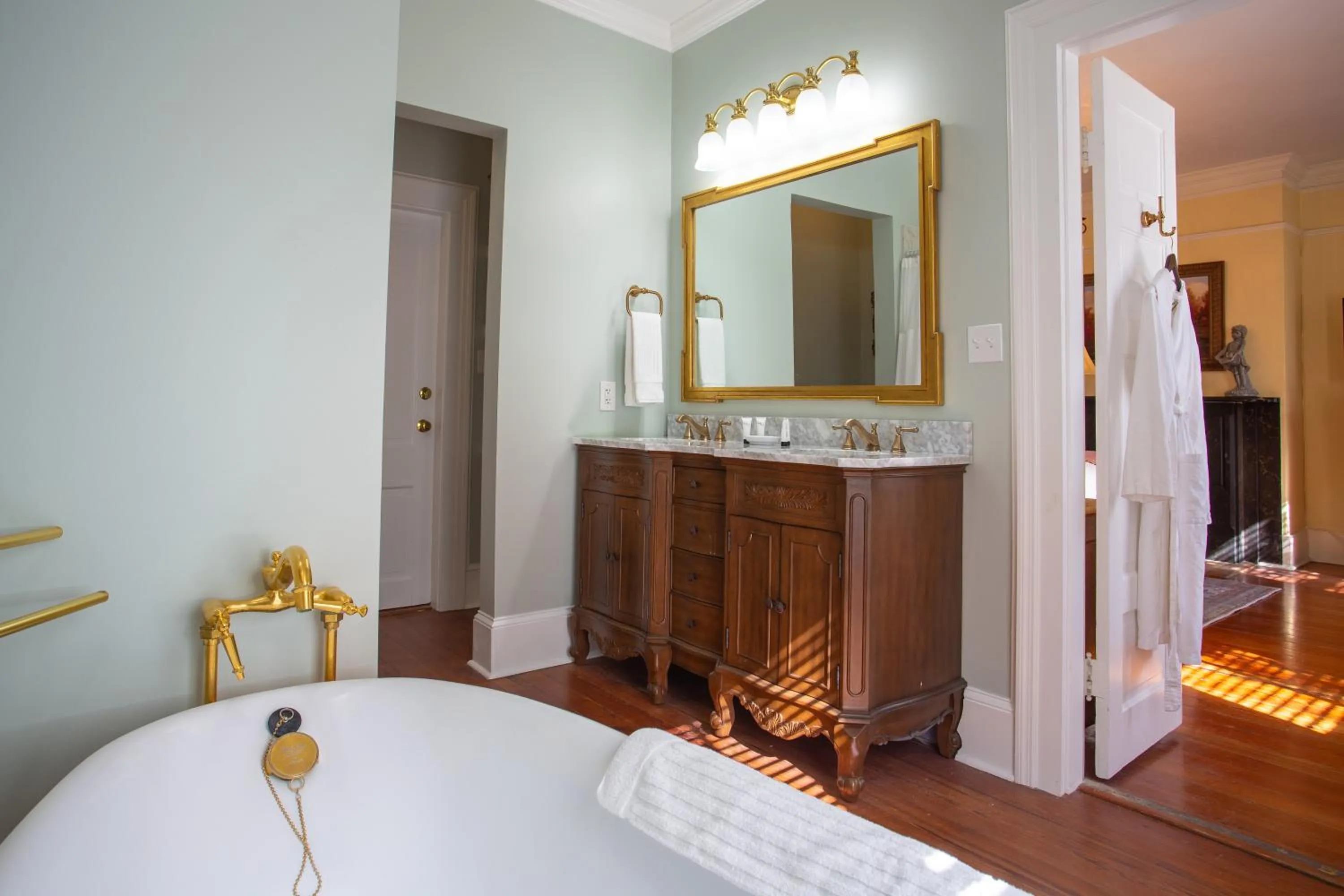 Bathroom, Bed in The Gastonian, Historic Inns of Savannah Collection