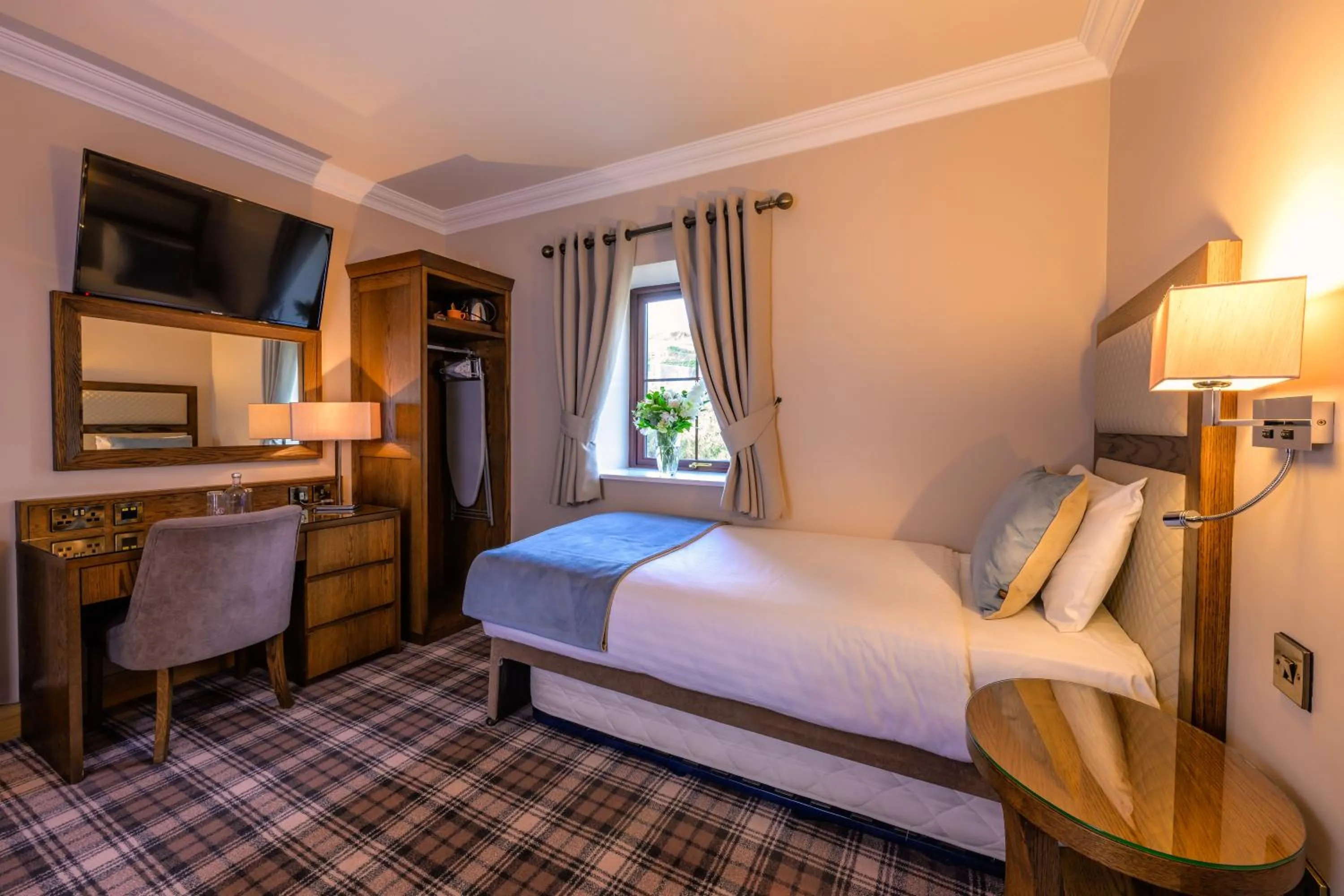 Bed in Flagstaff Lodge