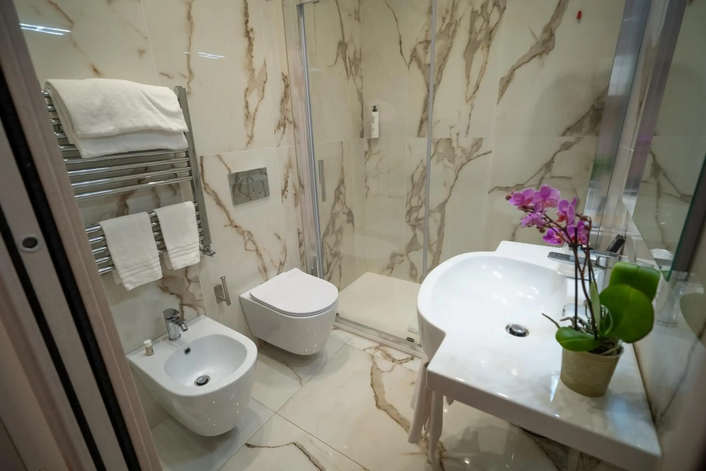 Superior Double or Twin Room with Sea View in Plaza Hotel Catania Superior Double or Twin Room with Sea View in Plaza Hotel Catania