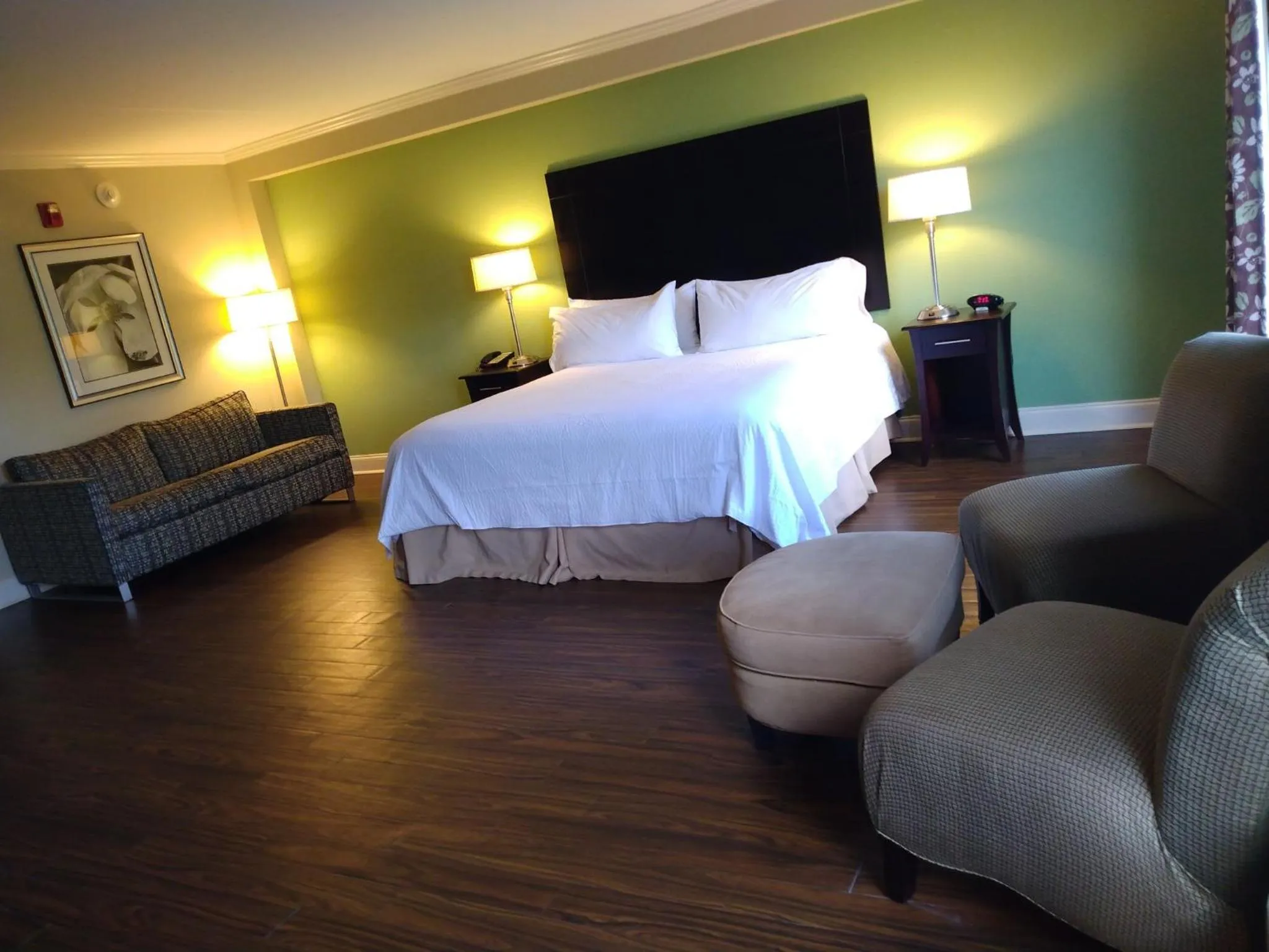 Photo of the whole room, Bed in Holiday Inn Macon North by IHG