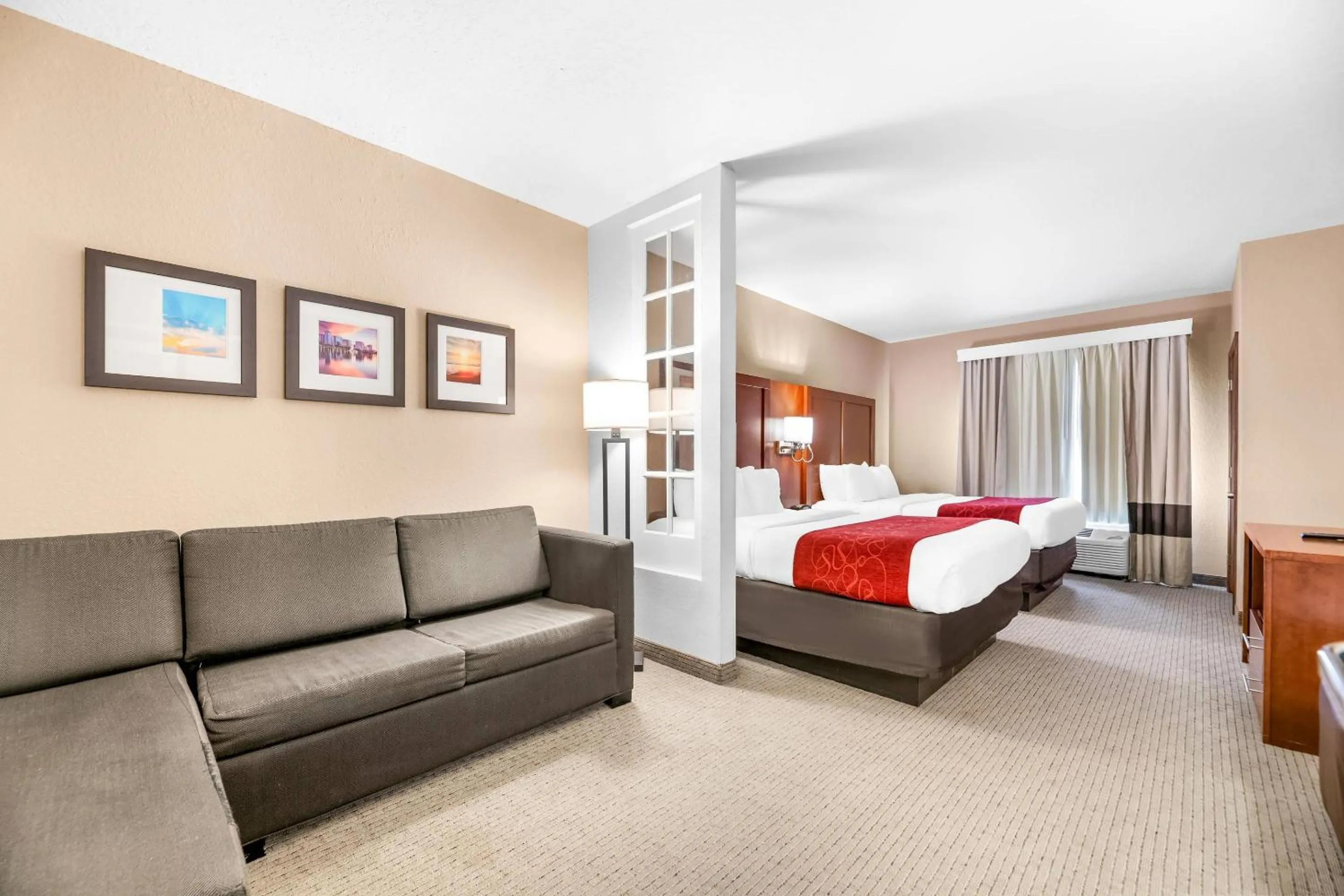 Bedroom, Bed in Comfort Suites Orlando Airport