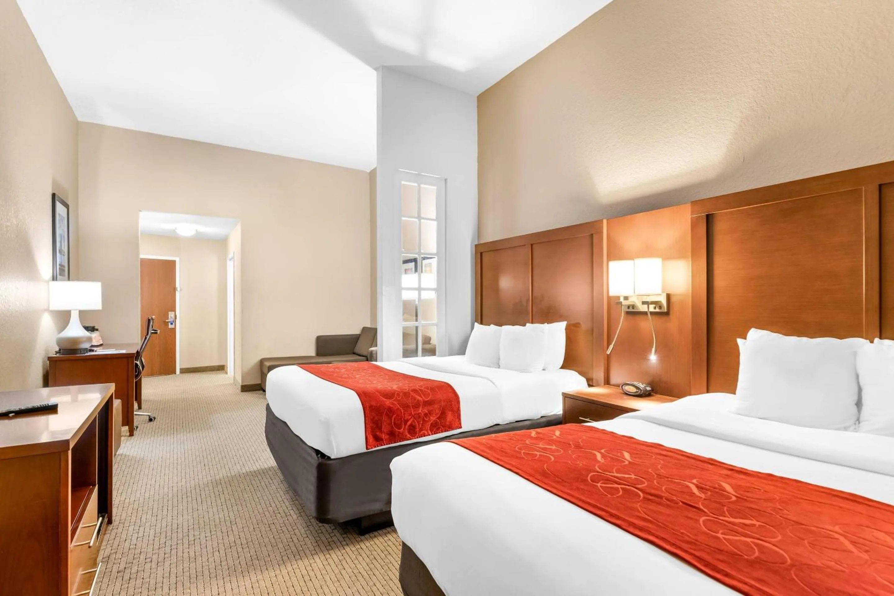 Bedroom, Bed in Comfort Suites Orlando Airport