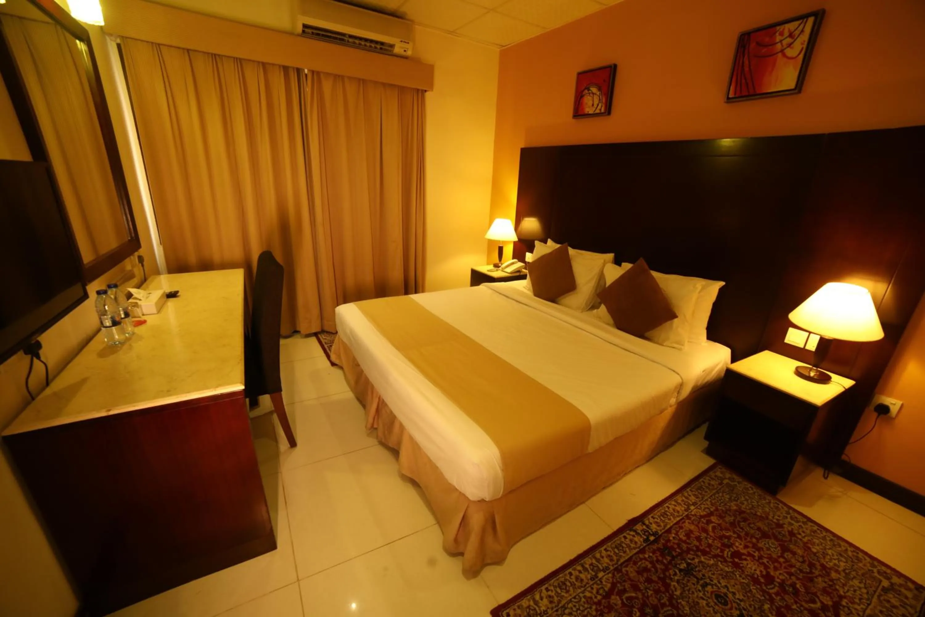 Bed in Hyde Park Hotel