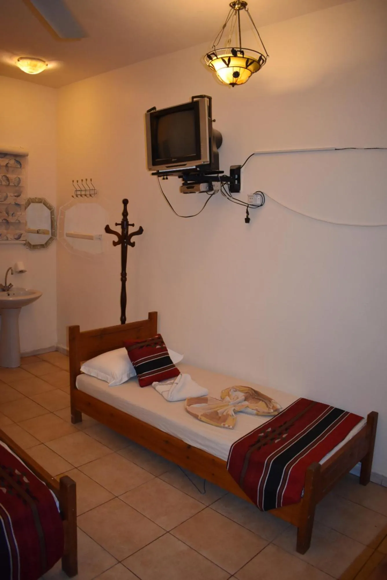 TV and multimedia, Bed in Bedouin Garden Village, hotel Dive