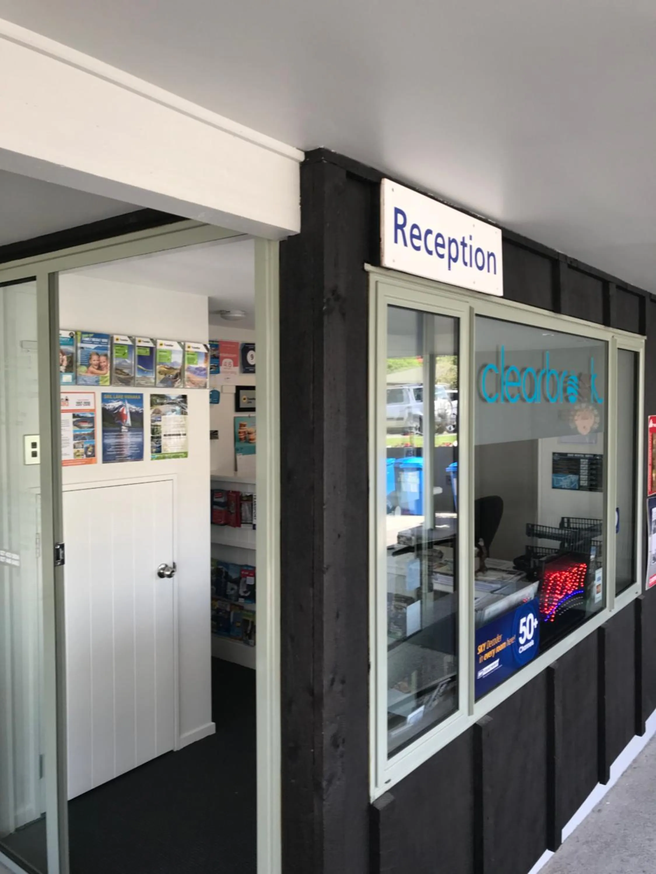 Lobby or reception in Clearbrook Motel & Serviced Apartments