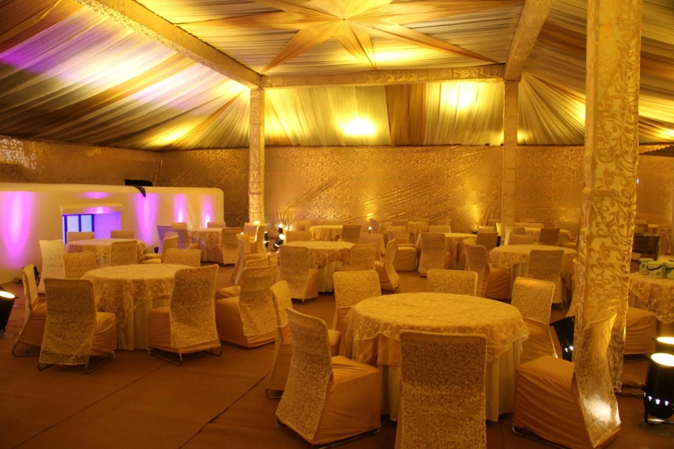 Restaurant/places to eat in Hotel Sukoon