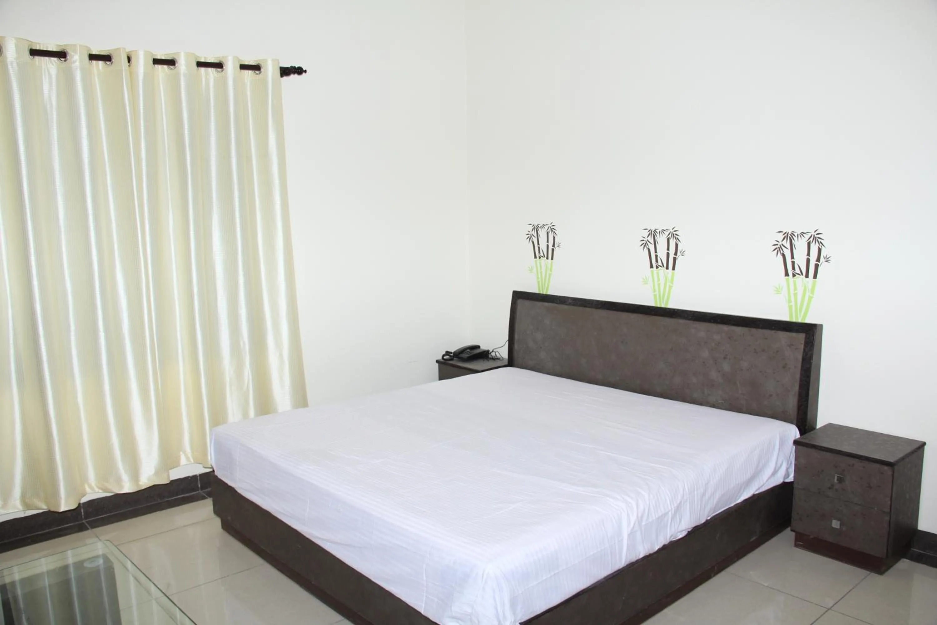 Bedroom, Bed in Hotel Sukoon