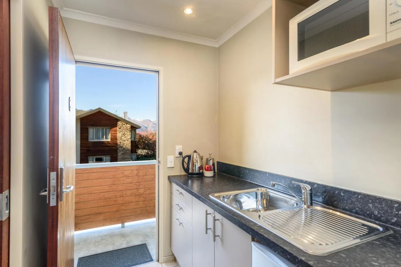 Kitchen or kitchenette in Queenstown Motel Apartments