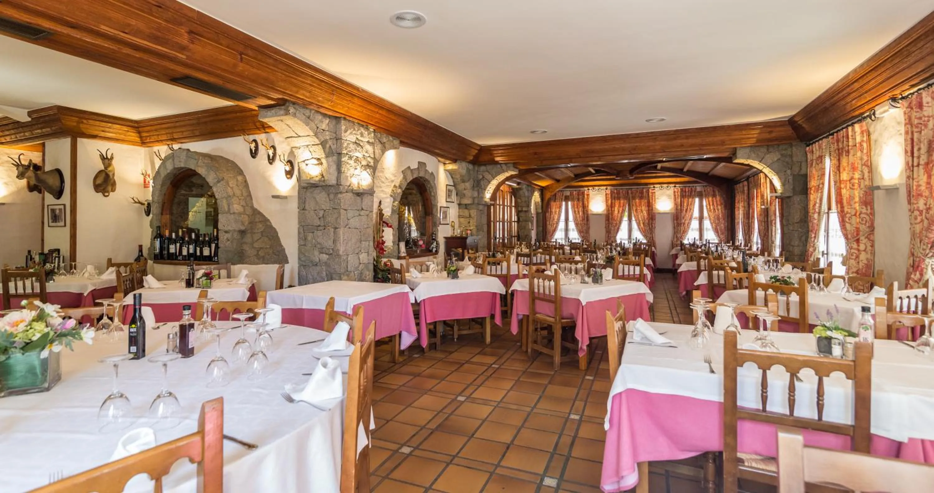 Restaurant/places to eat in Hotel Ciria