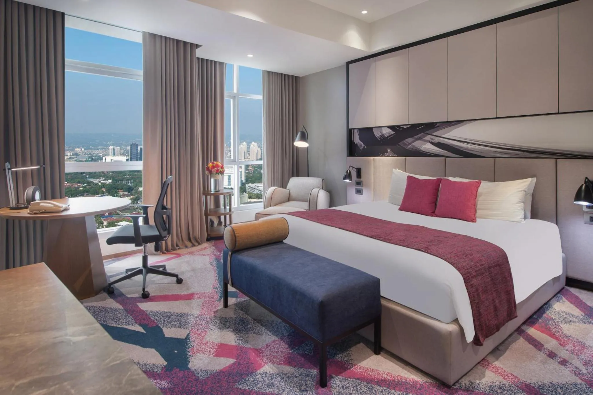 Photo of the whole room, Bed in Crowne Plaza Manila Galleria by IHG