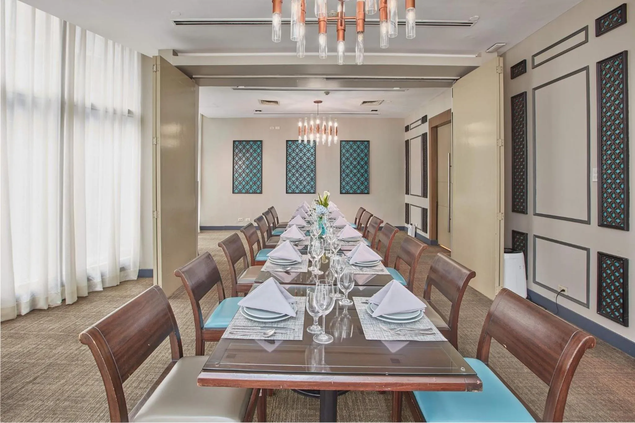 Restaurant/places to eat in Crowne Plaza Manila Galleria by IHG