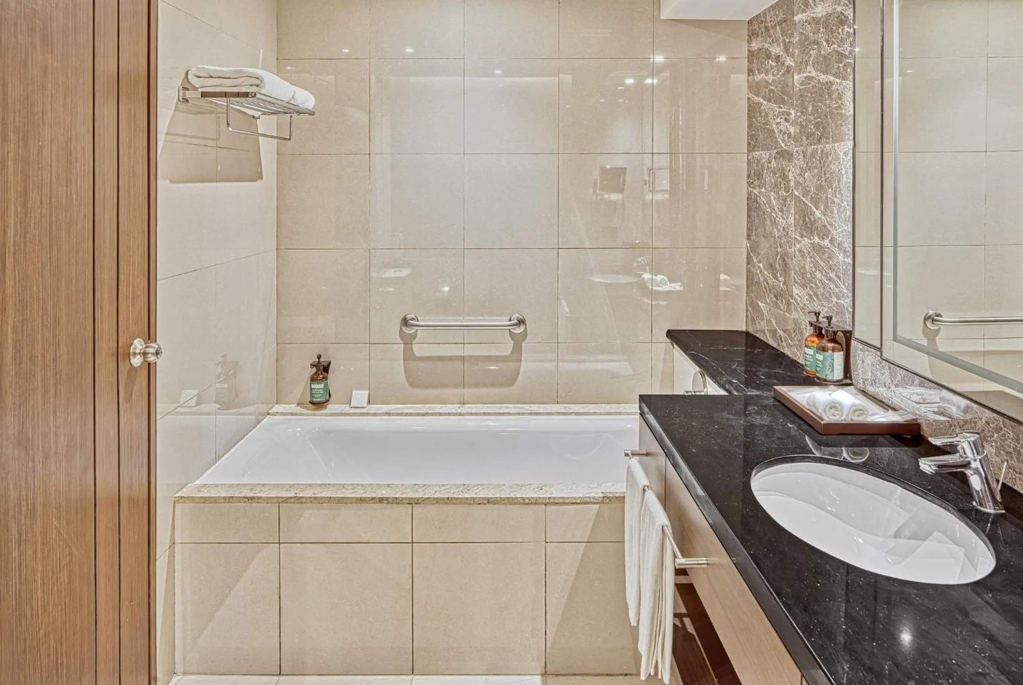 Bathroom in Crowne Plaza Manila Galleria by IHG