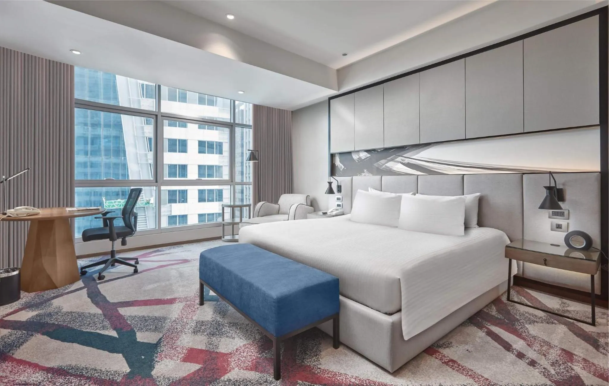 Photo of the whole room, Bed in Crowne Plaza Manila Galleria by IHG